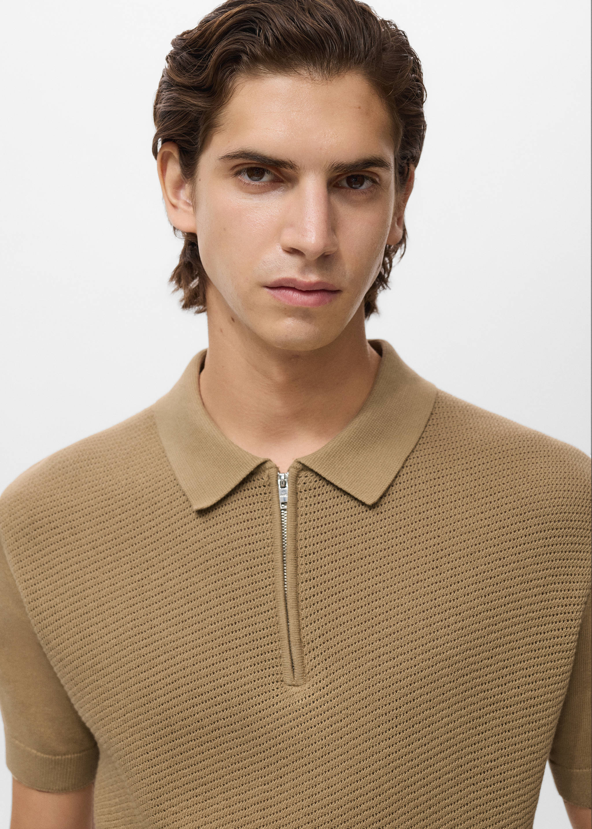 Openwork knitted polo shirt with zip - Men | MANGO OUTLET Romania