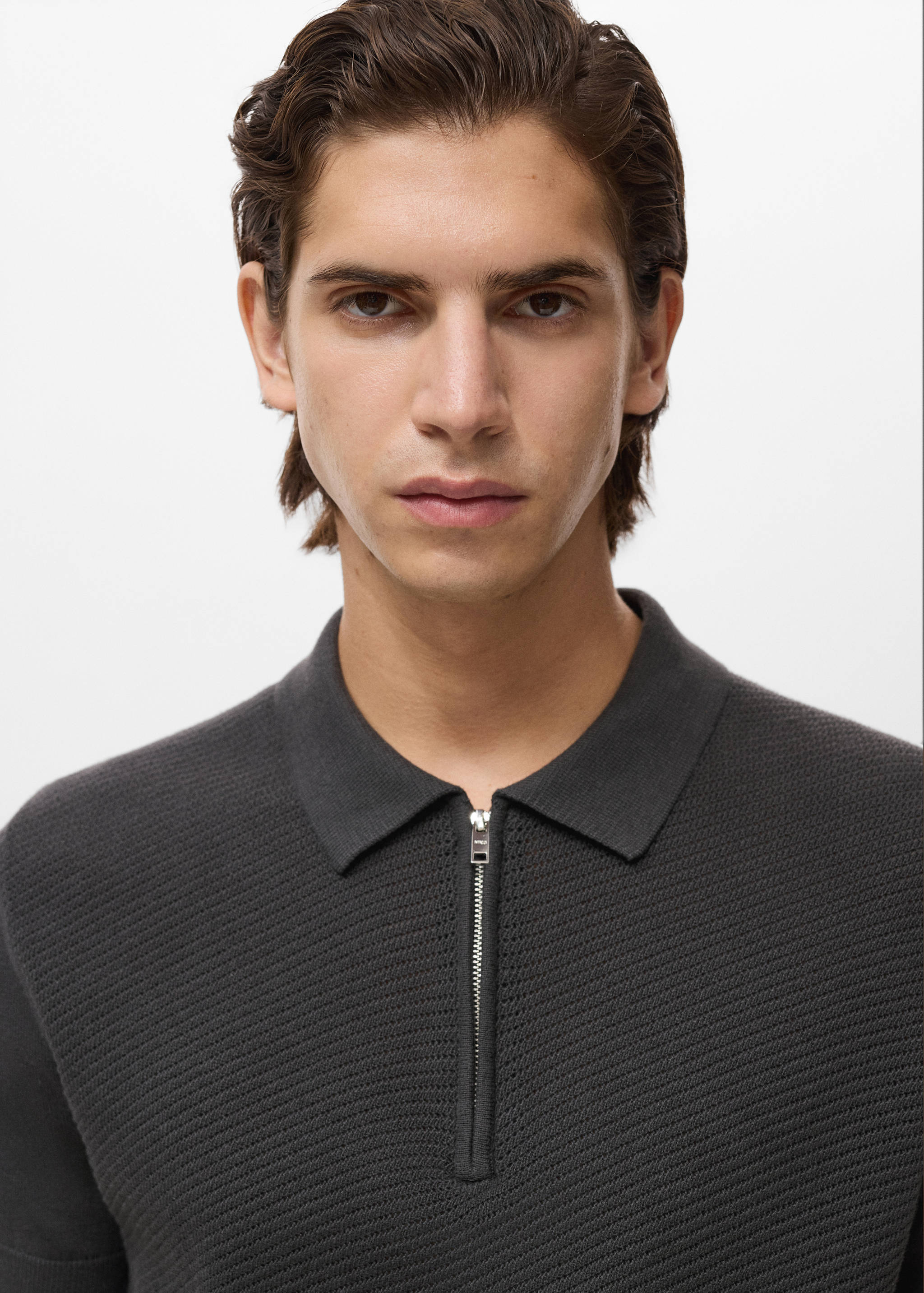 Openwork knitted polo shirt with zip - Men | MANGO OUTLET Romania
