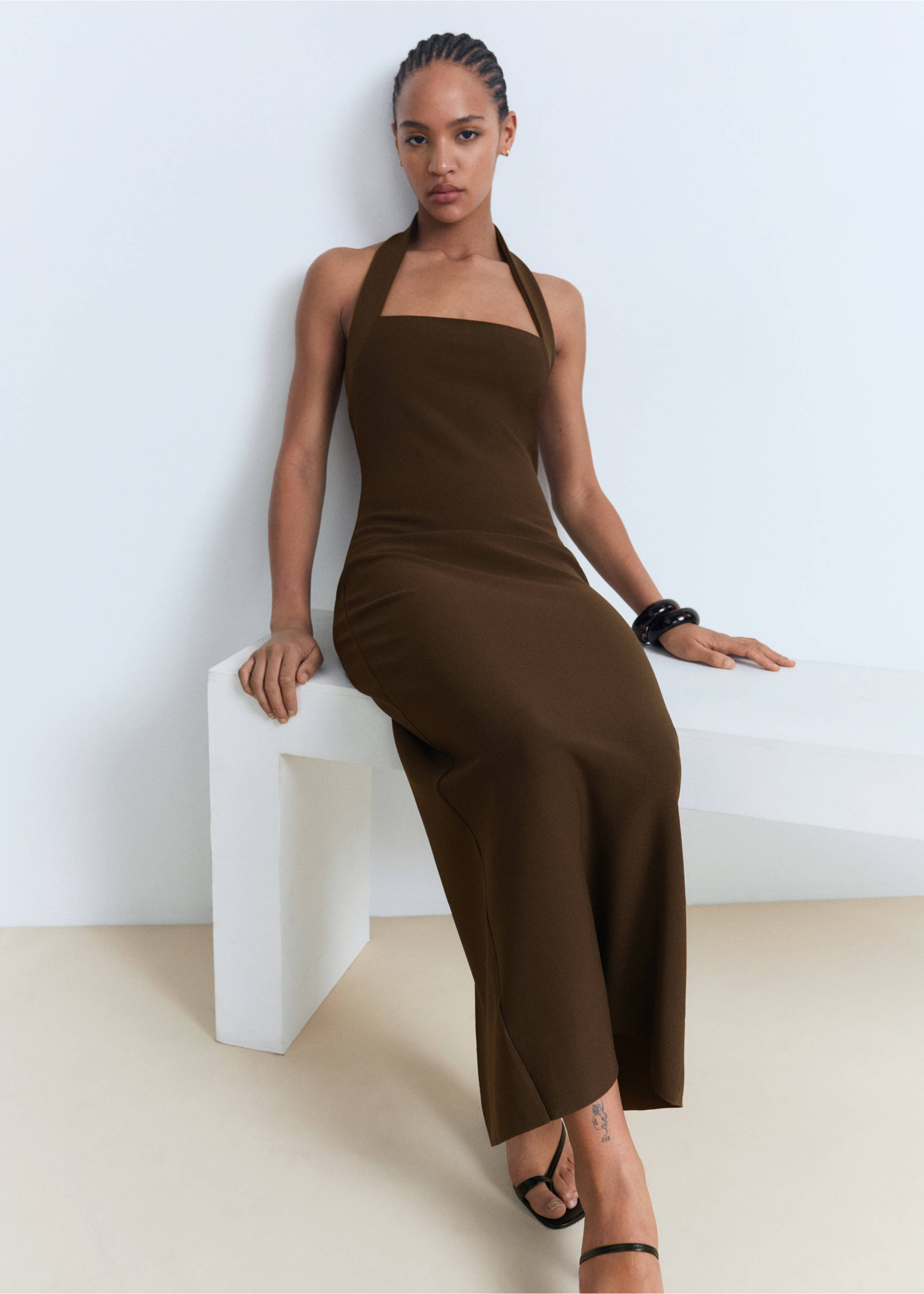 Long halter-neck dress - Details of the article 2, Brown. Ref: 17051243-00.