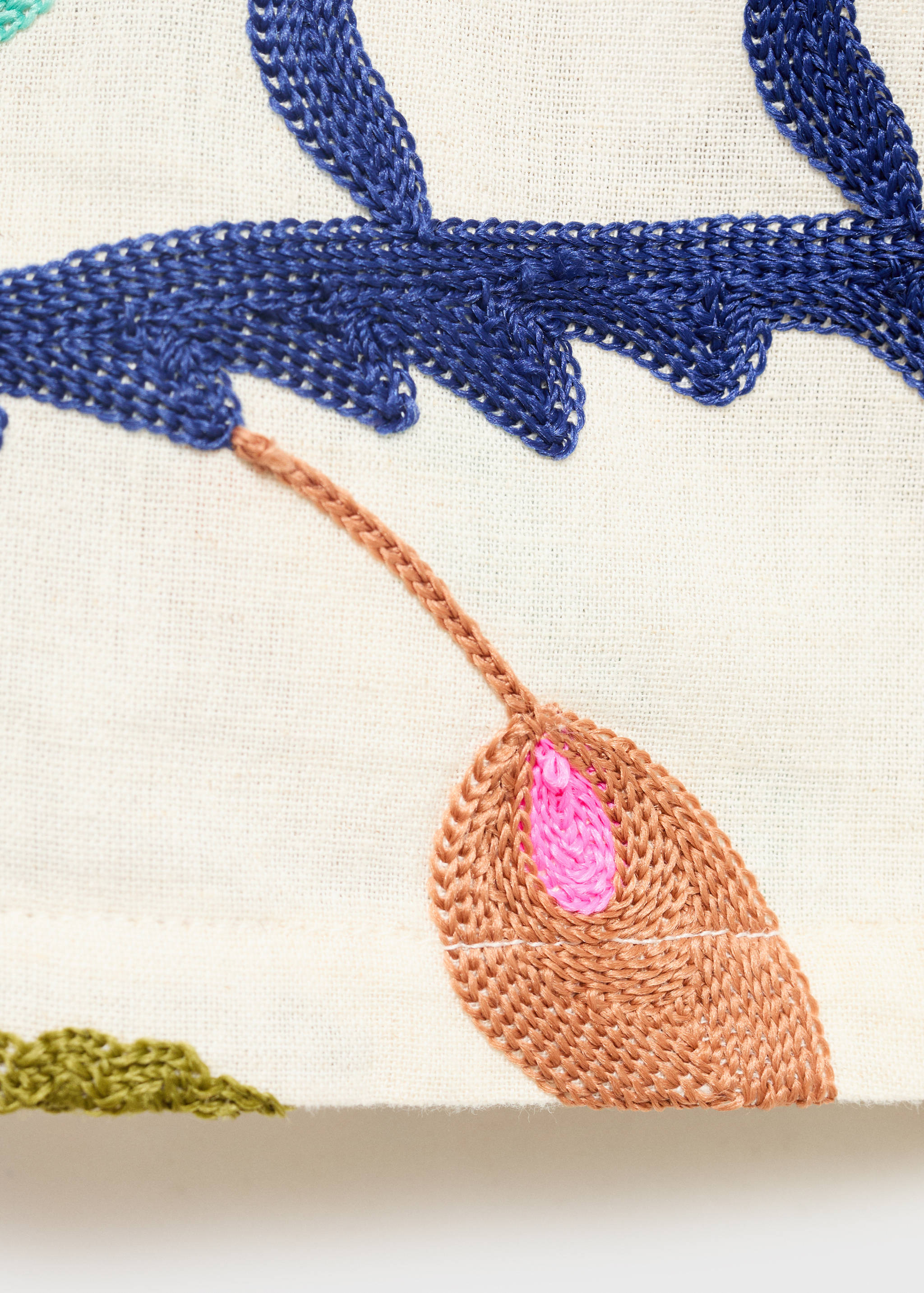 Embroidered linen shorts - Details of the article 0