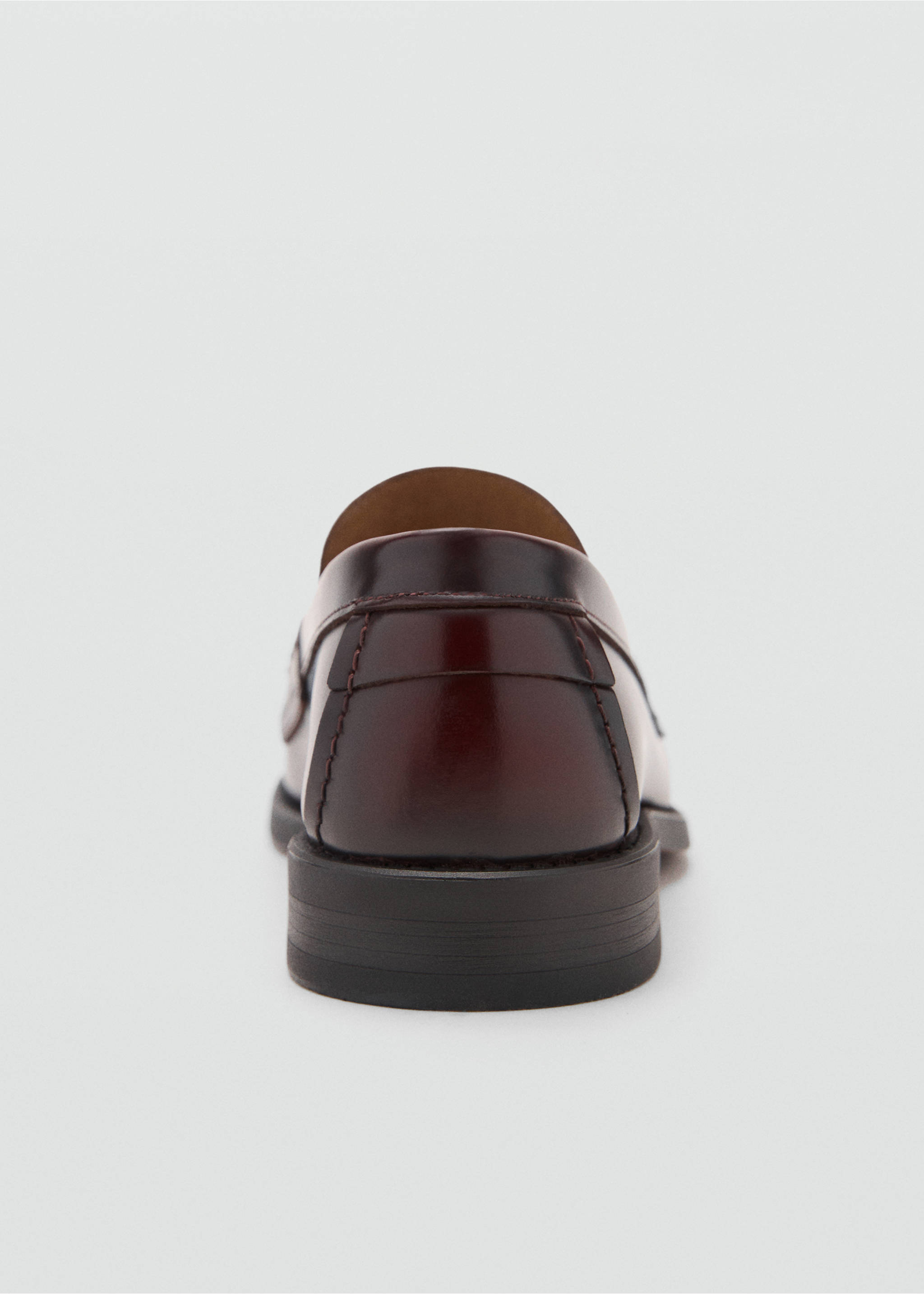 Aged-leather loafers - Details of the article 2, Burgundy. Ref: 17051257-00.