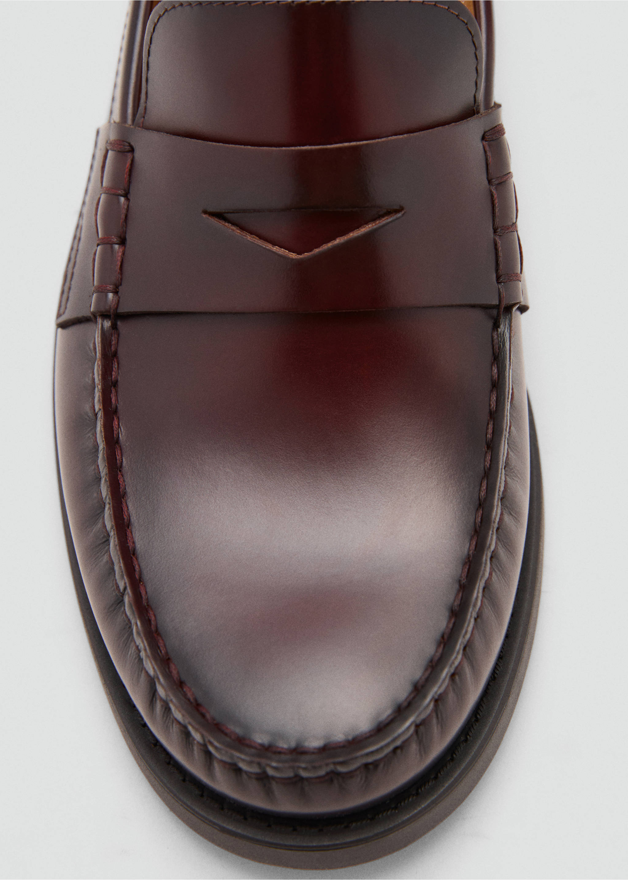 Aged-leather loafers - Details of the article 3, Burgundy. Ref: 17051257-00.