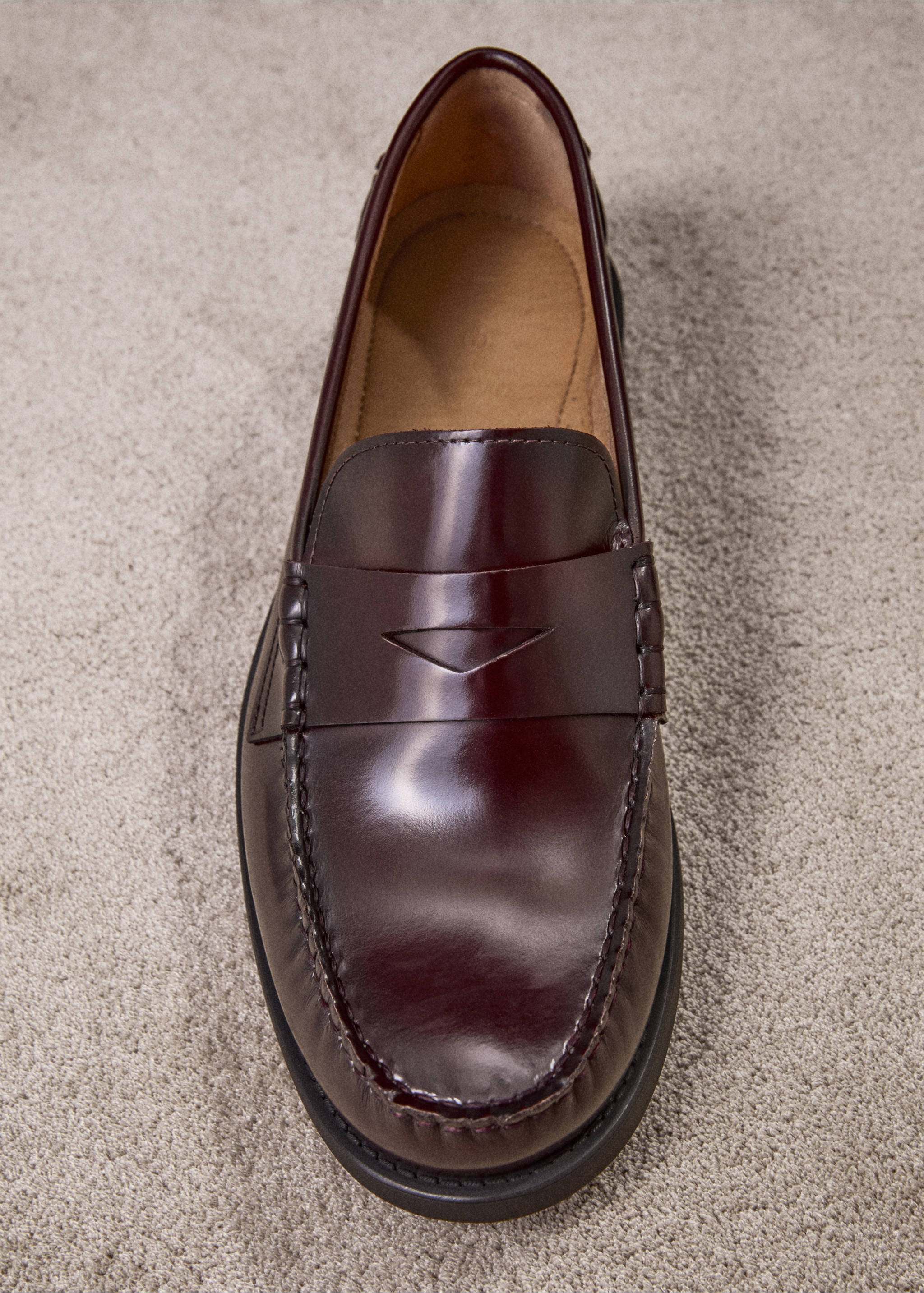 Aged-leather loafers - Details of the article 9, Burgundy. Ref: 17051257-00.