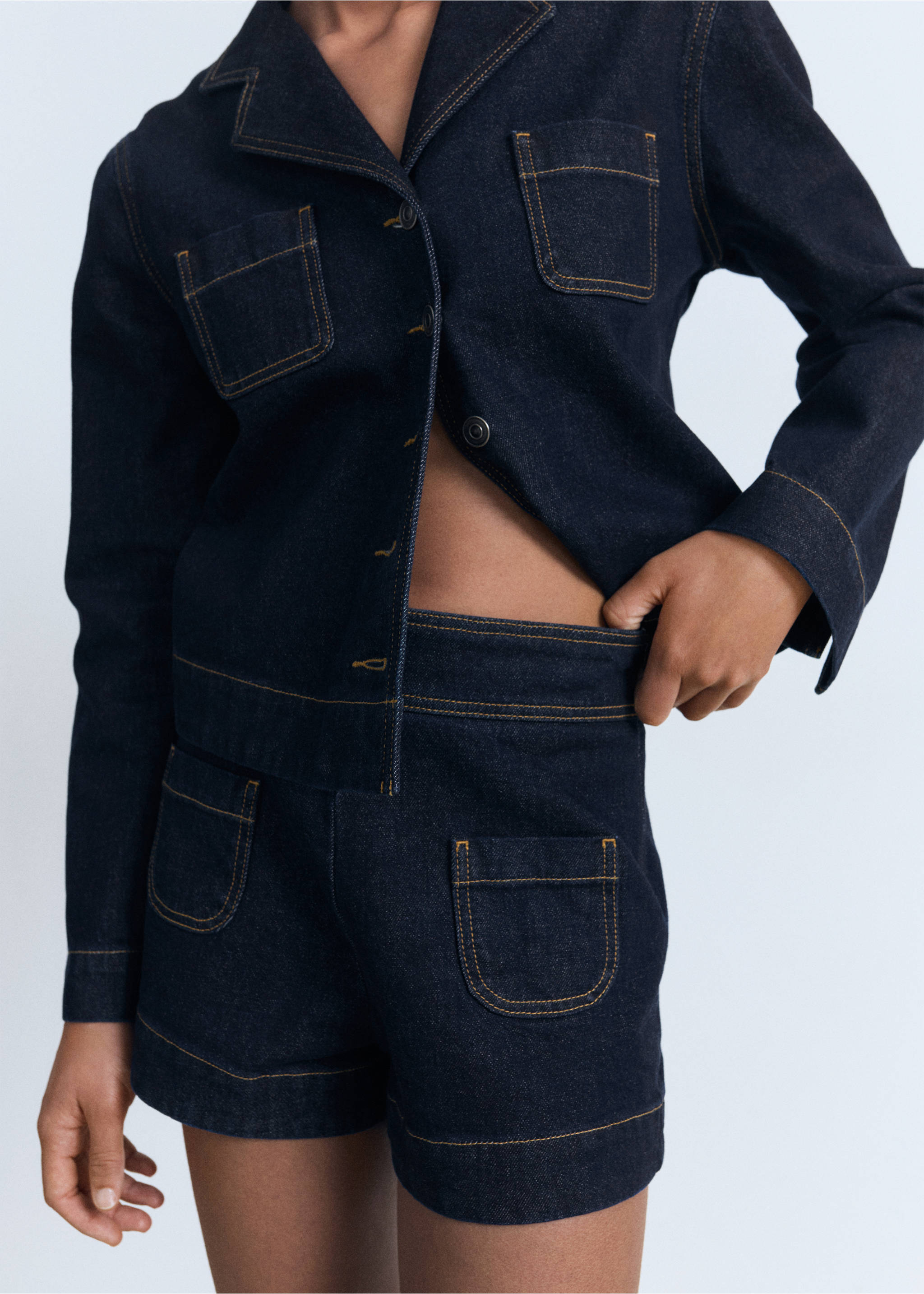 High-waisted denim shorts with pockets - Details of the article 6, Open Blue. Ref: 17051266-00.