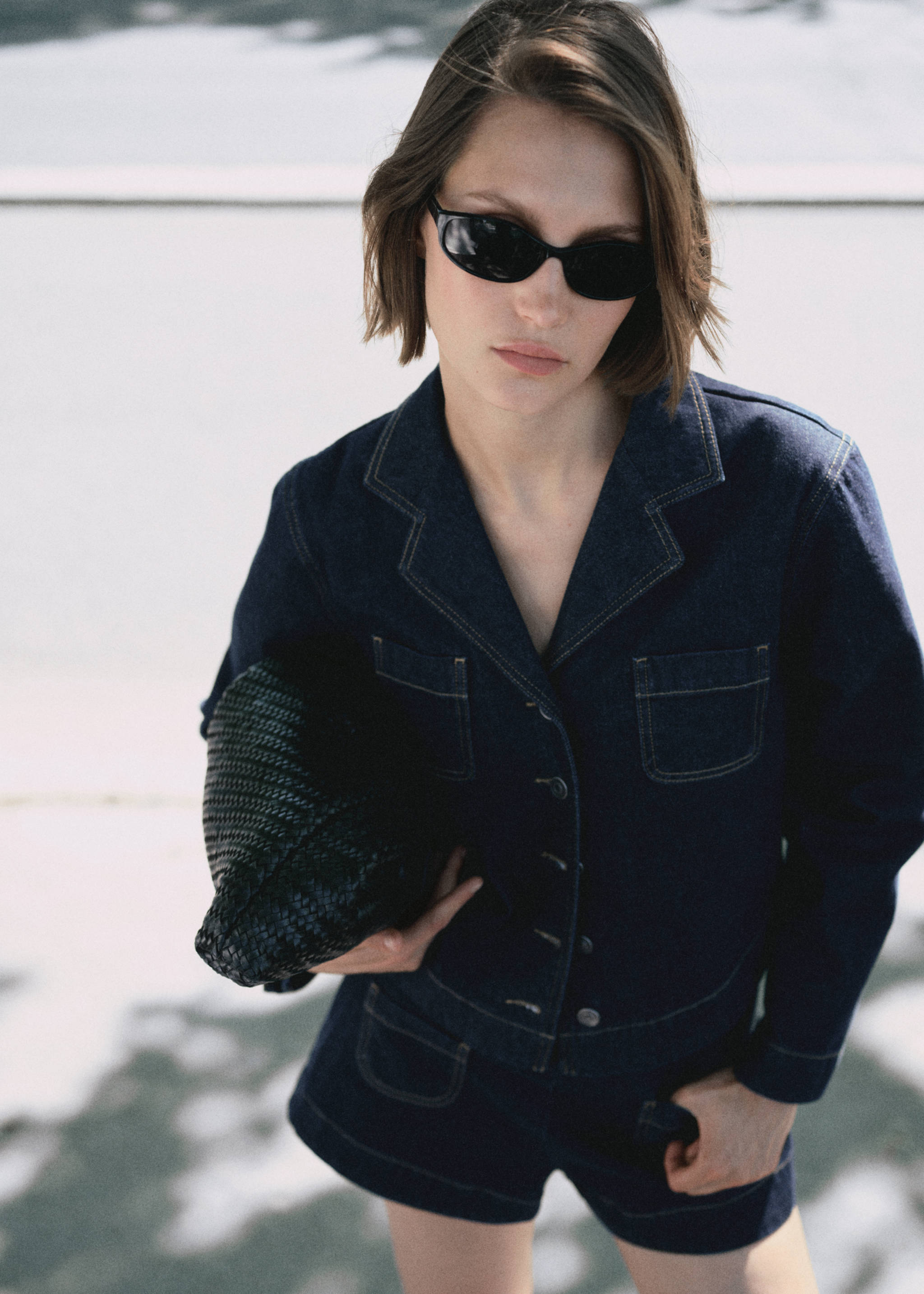 High-waisted denim shorts with pockets - Details of the article 7, Open Blue. Ref: 17051266-00.