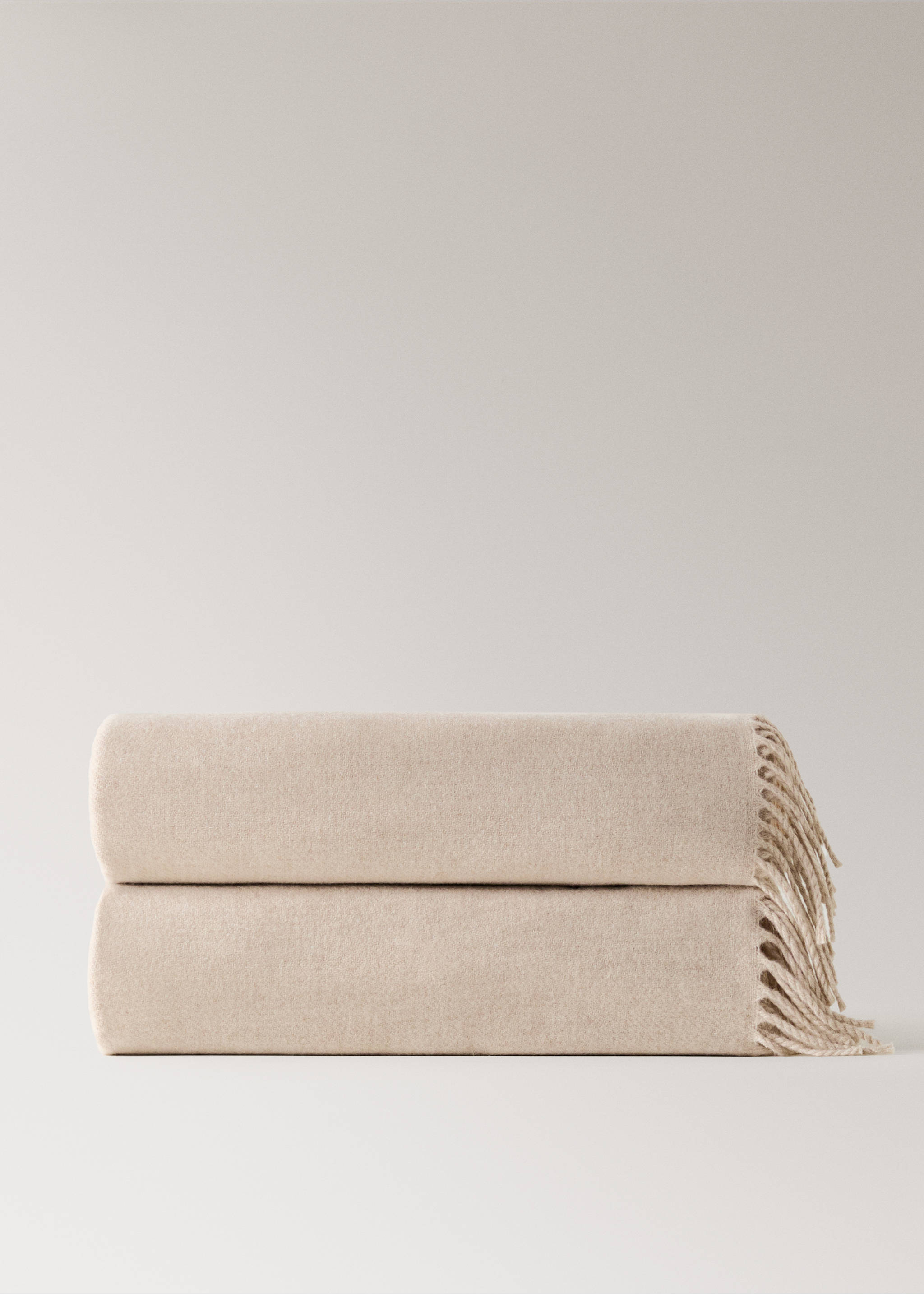 Wool-blend blanket with fringes - Article without model, Sand. Ref: 17051271-00.