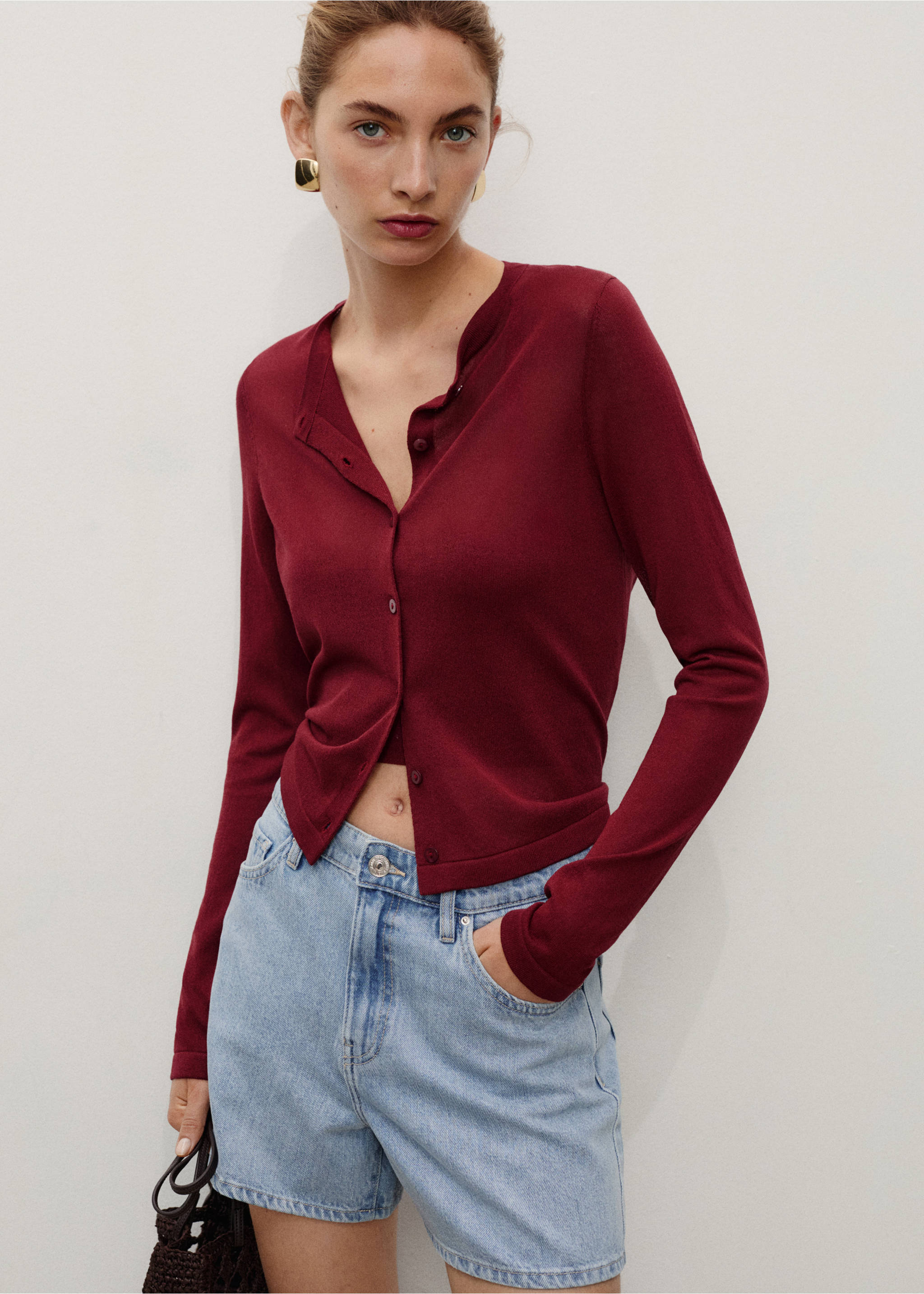 High-waisted straight-fit denim shorts - Details of the article 1, Light Blue. Ref: 17051514-00.