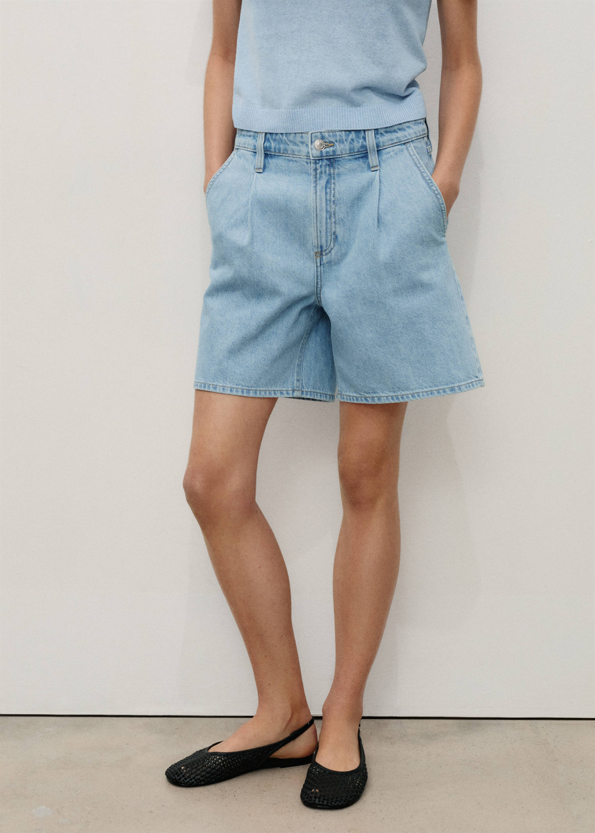 Mid-rise denim bermuda shorts with pleats - Medium plane
