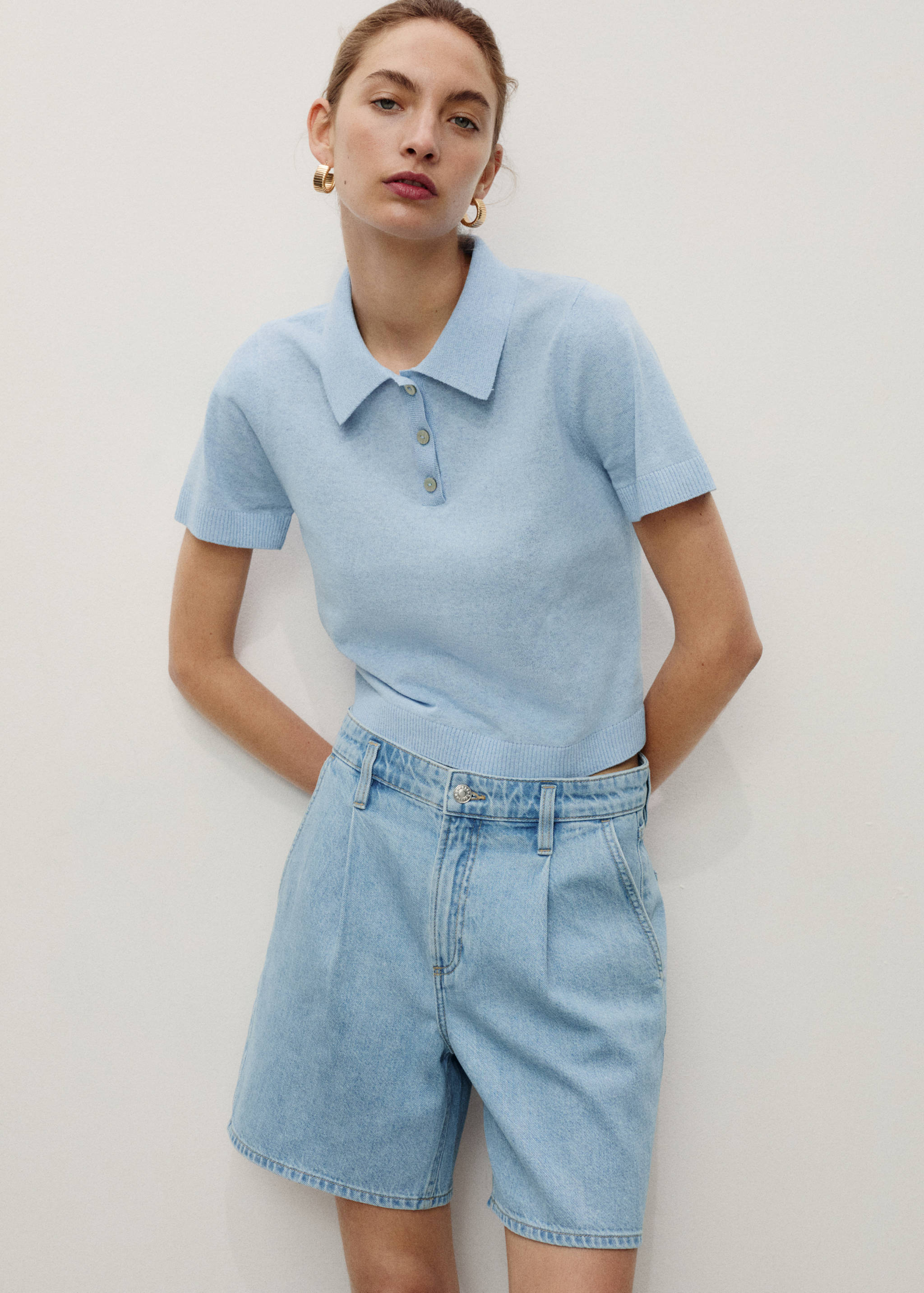 Mid-rise denim bermuda shorts with pleats - Details of the article 1