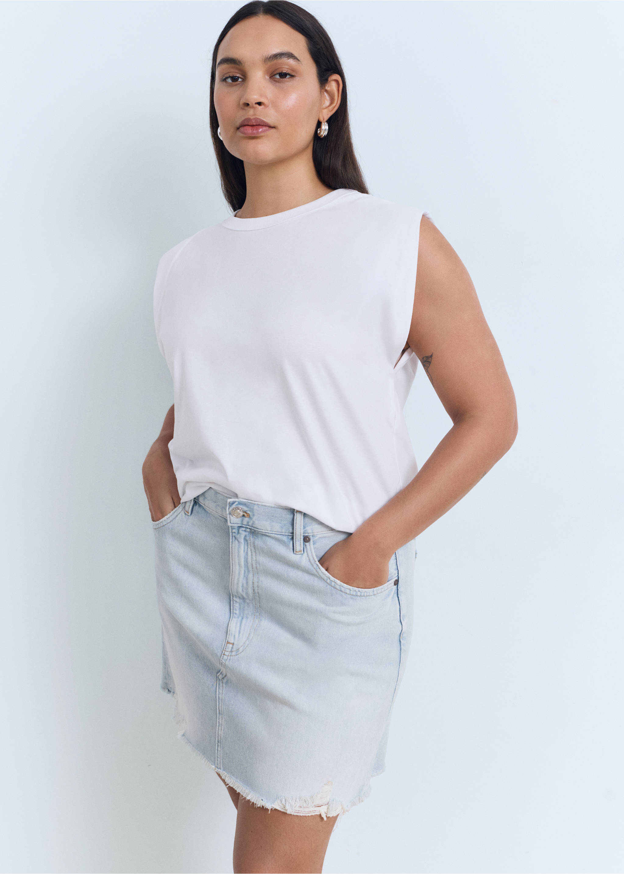 Denim skirt with frayed hem - Details of the article 5, Light Blue. Ref: 17051520-00.