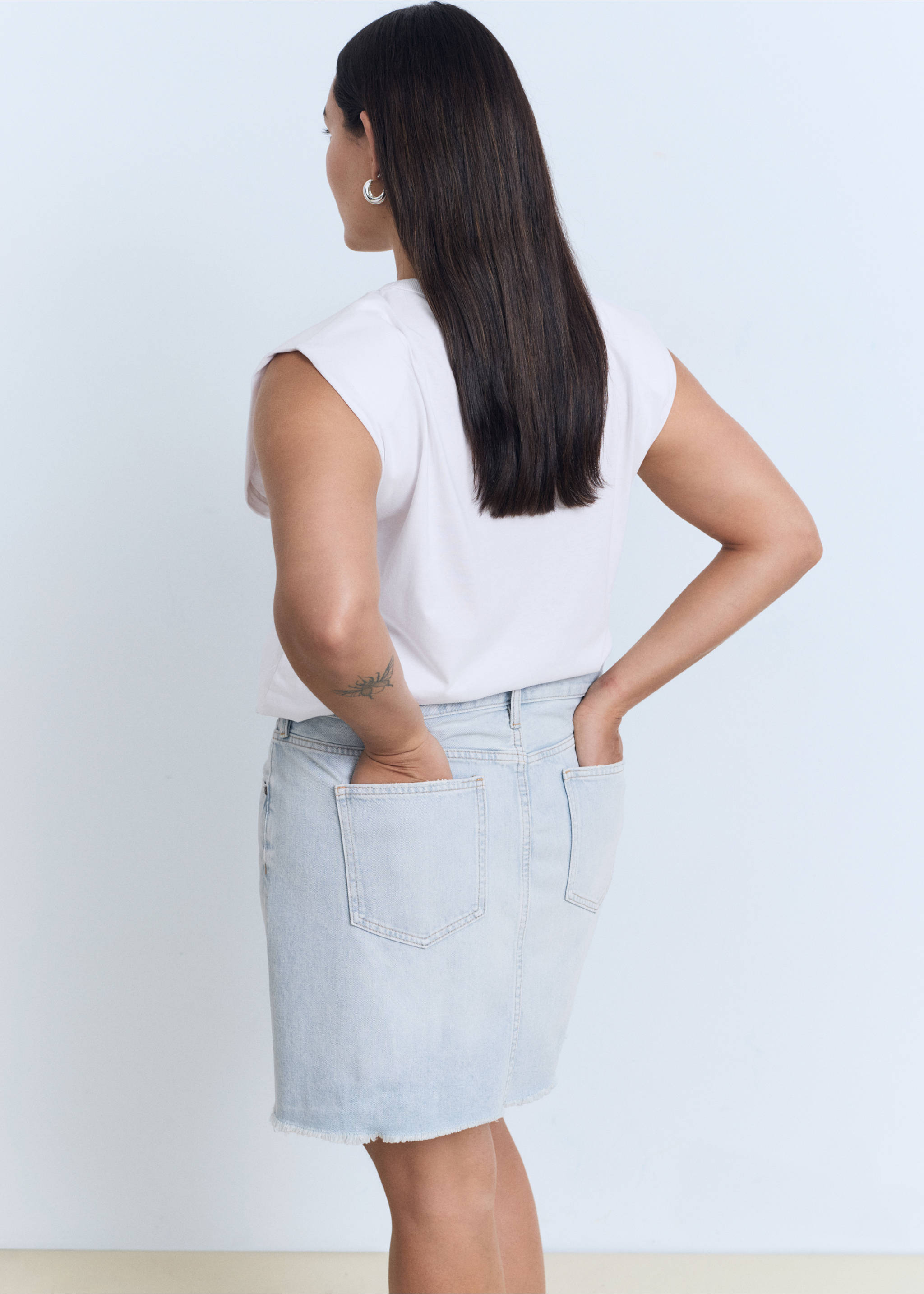 Denim skirt with frayed hem - Details of the article 4, Light Blue. Ref: 17051520-00.