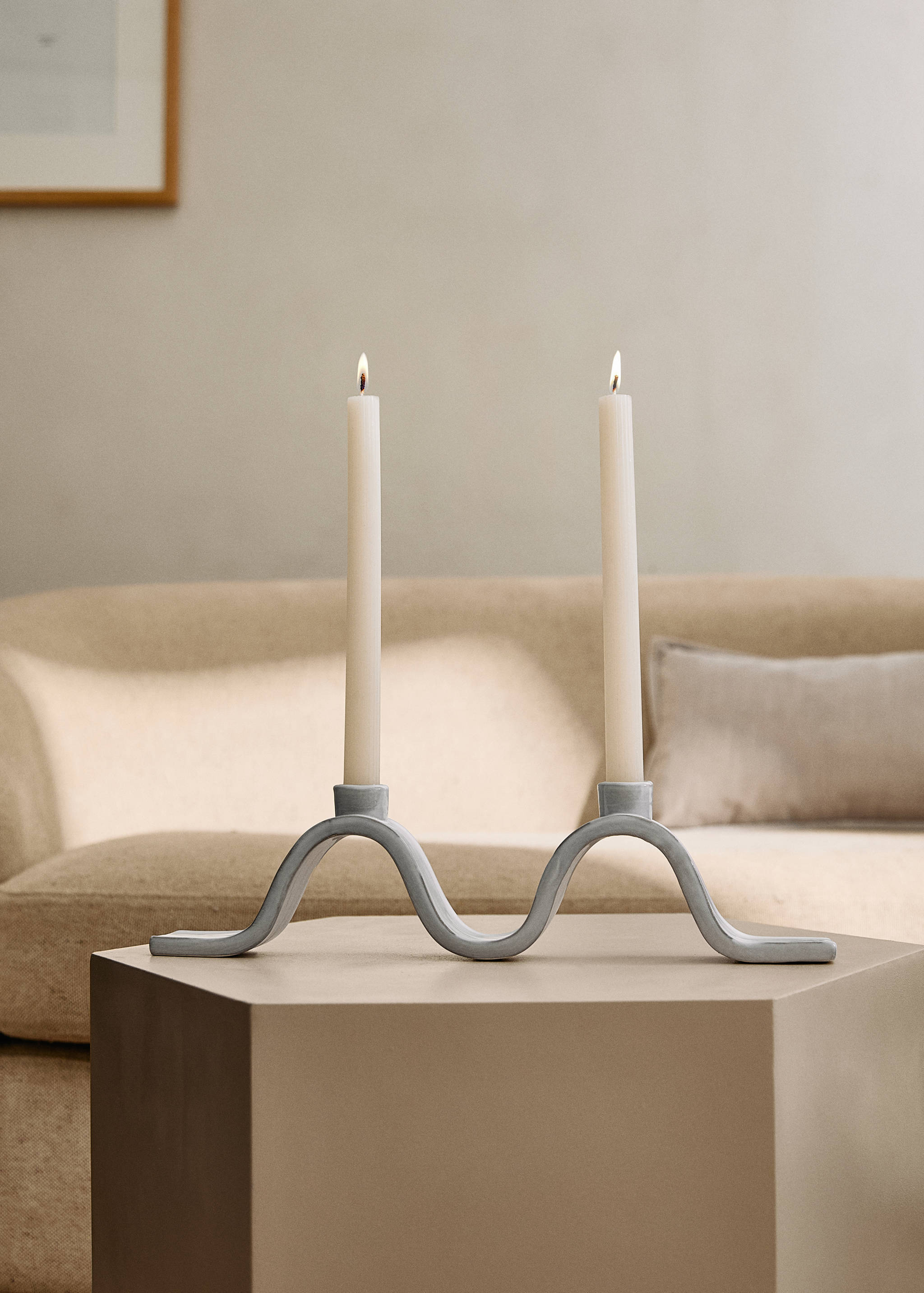 Kerzenhalter aus Steingut mit Wellenform und glänzendem Finish - Home