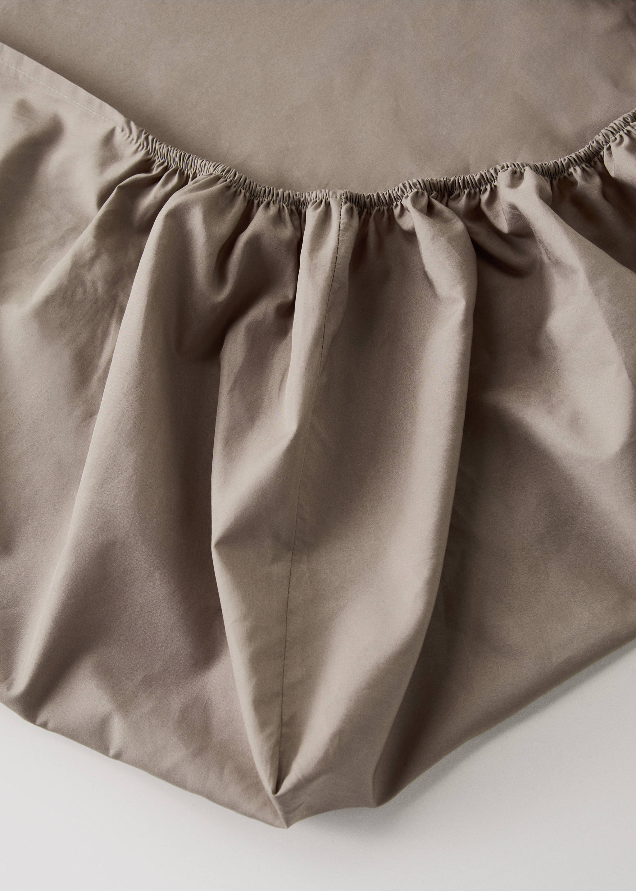 300-thread count percale cotton fitted sheet for 90 cm bed - Details of the article 1, Medium Brown. Ref: 17051548-00.