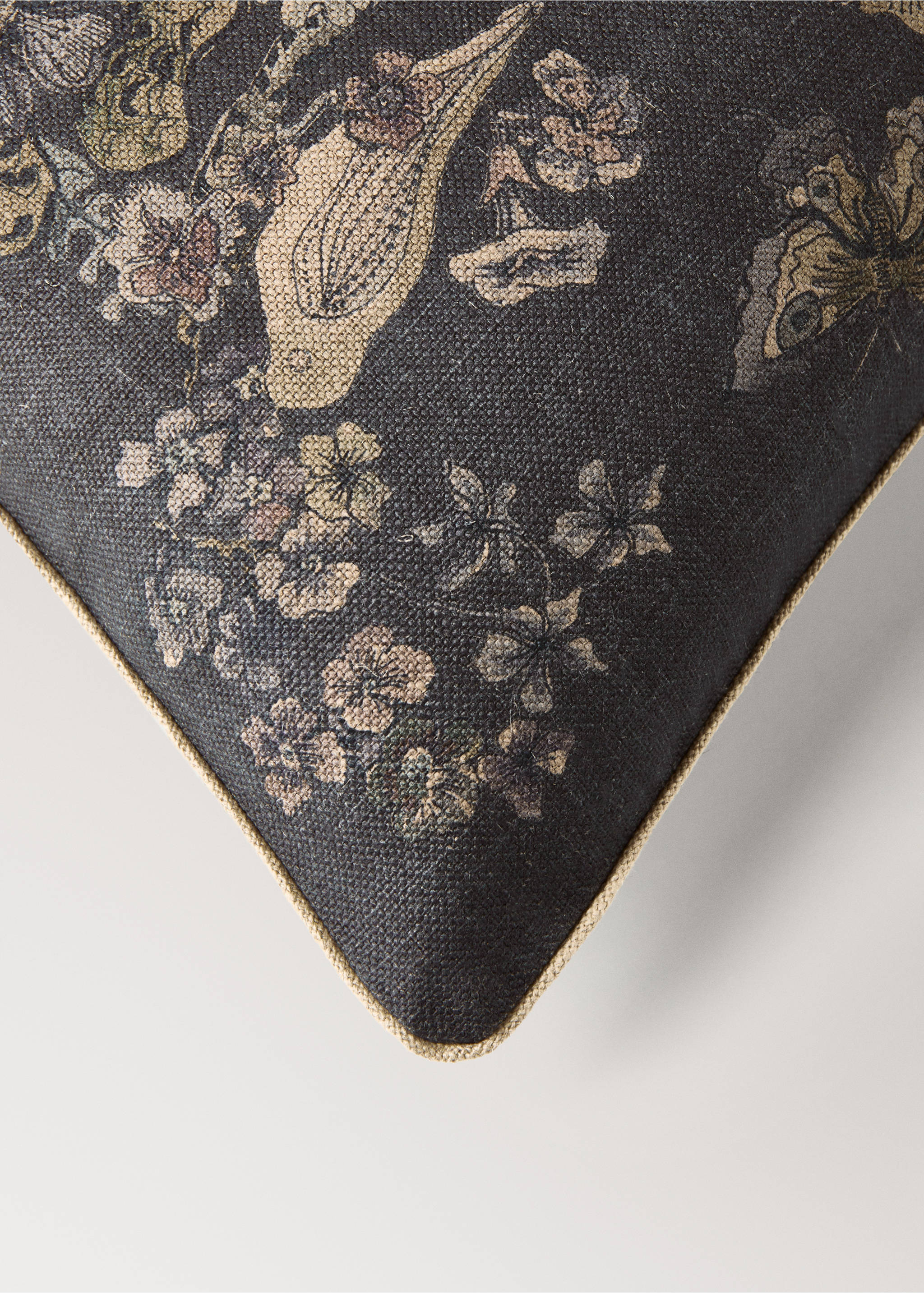 Linen floral-print cushion cover 40x60 cm - Details of the article 2, Ink Blue. Ref: 17051591-00.