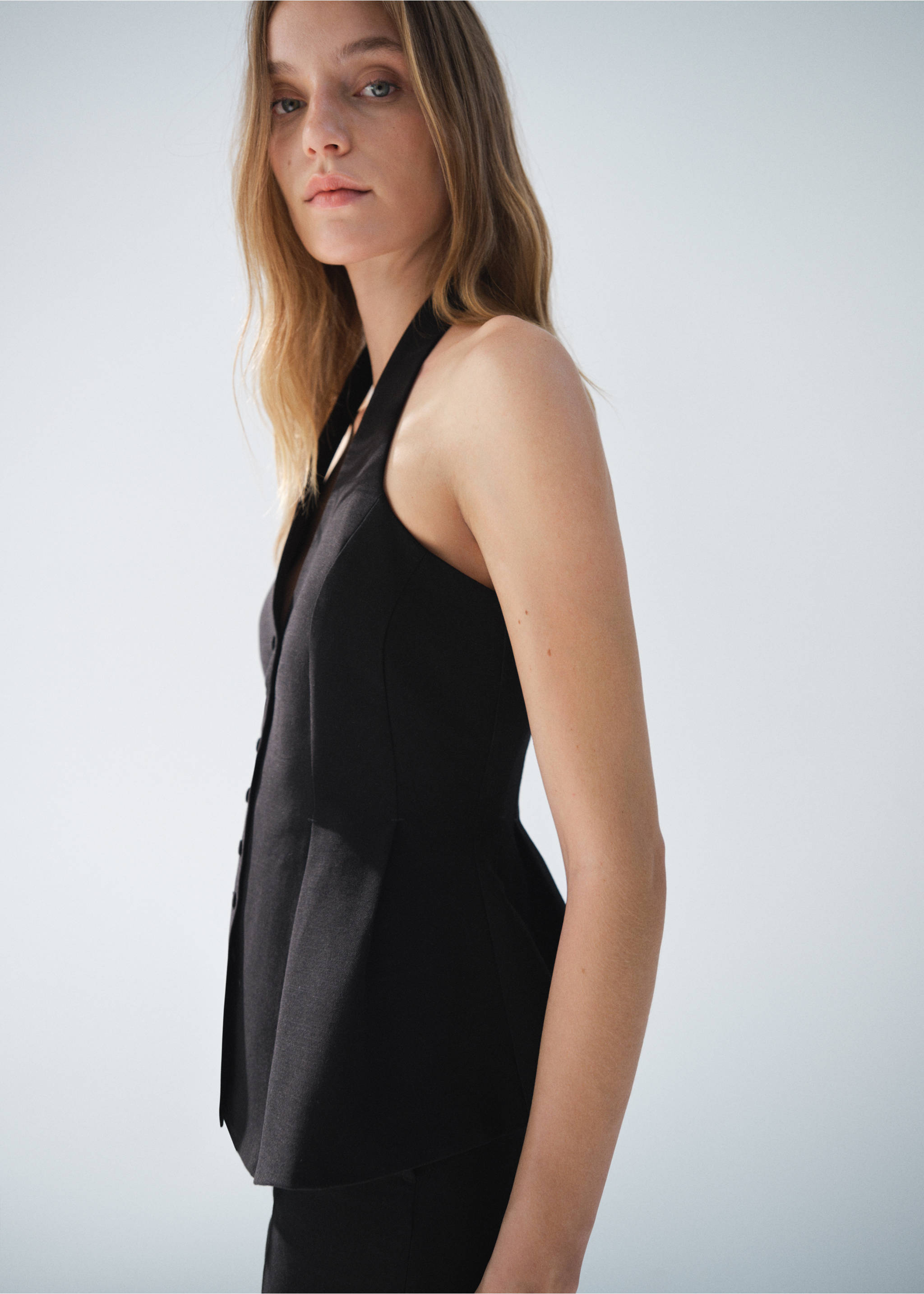 Halter-neck peplum waistcoat - Details of the article 7, Black. Ref: 17052038-00.