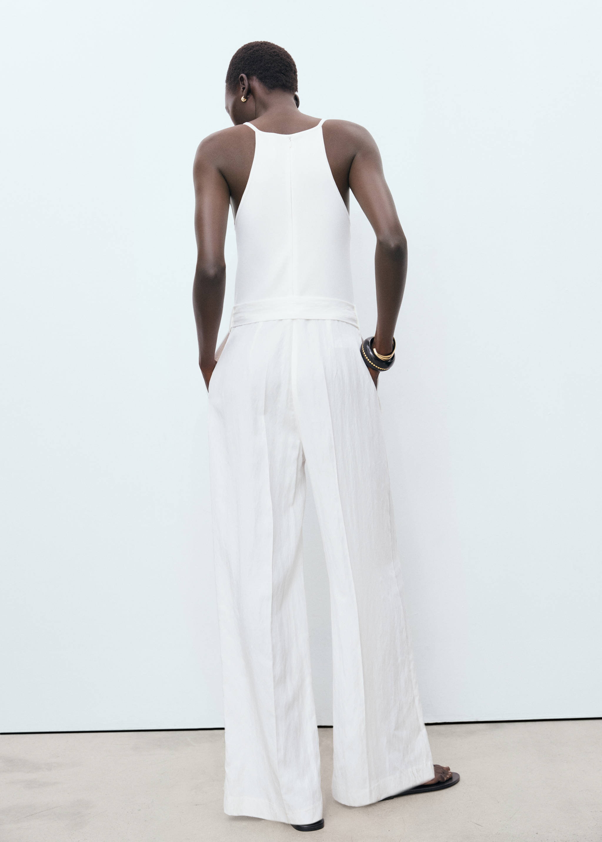 Jumpsuit with belt - Reverse of the article