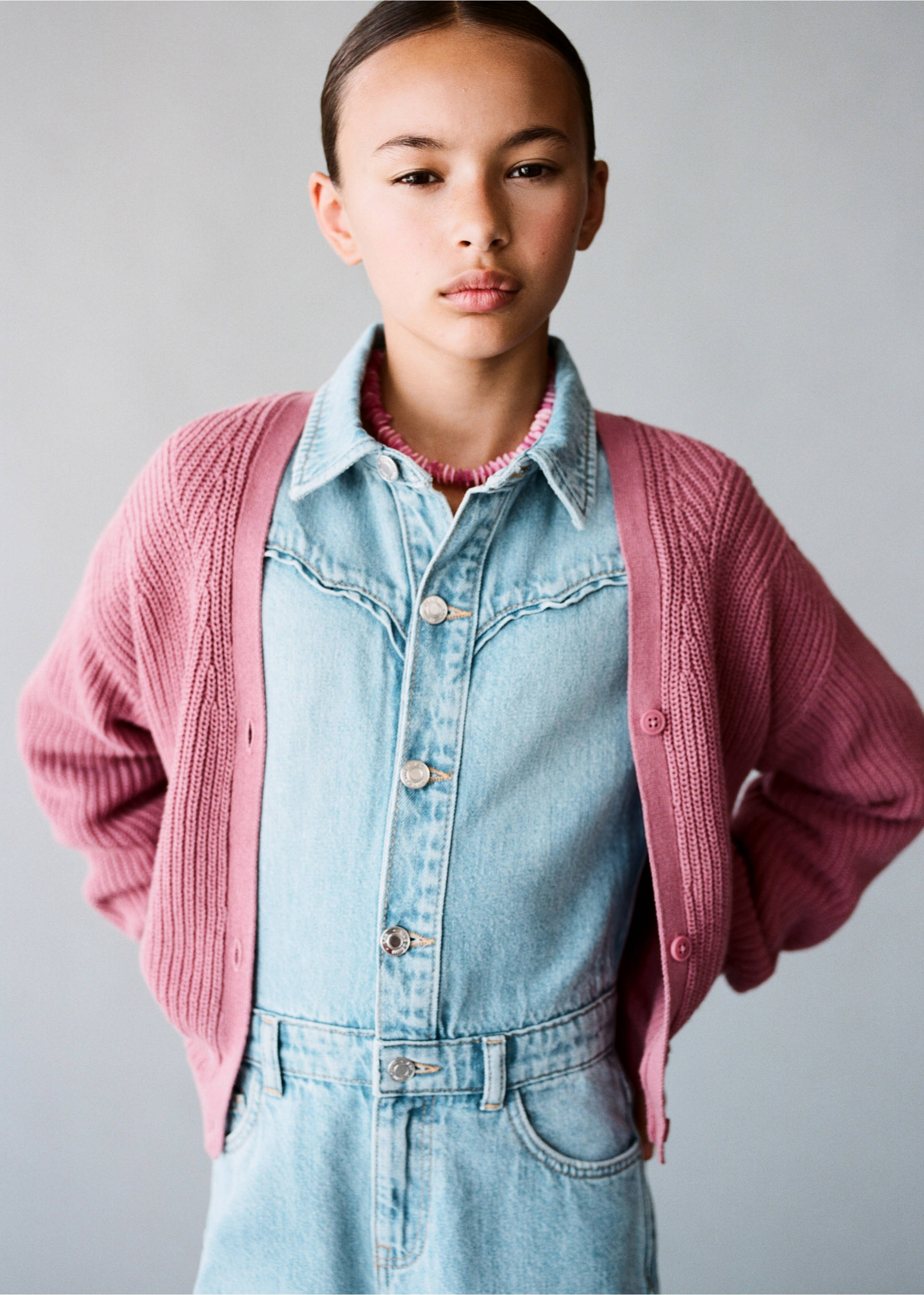 Knitted button cardigan - Details of the article 6, Cherry. Ref: 17053282-00.