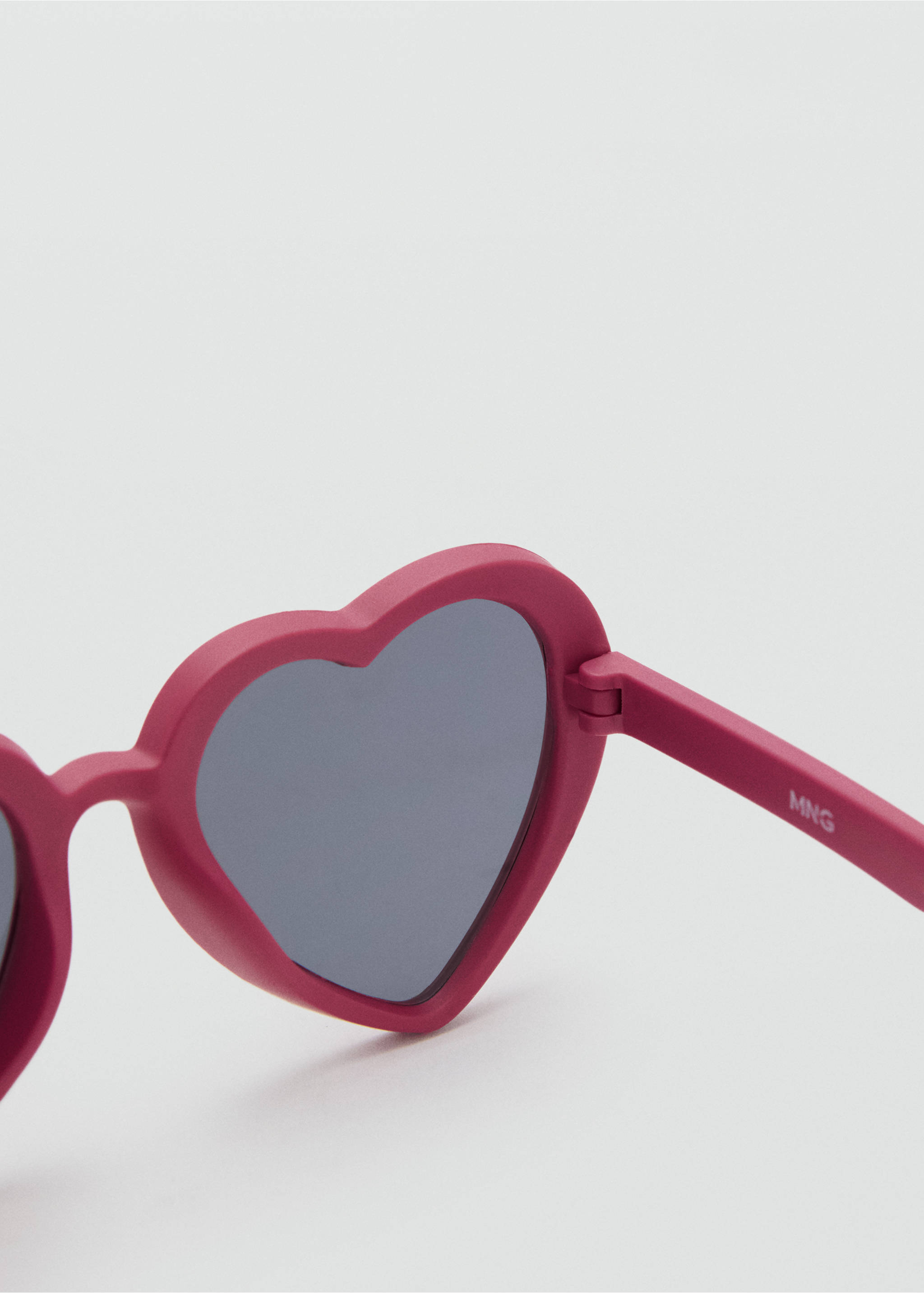 Heart-shape sunglasses - Details of the article 1, Strawberry. Ref: 17053310-00.