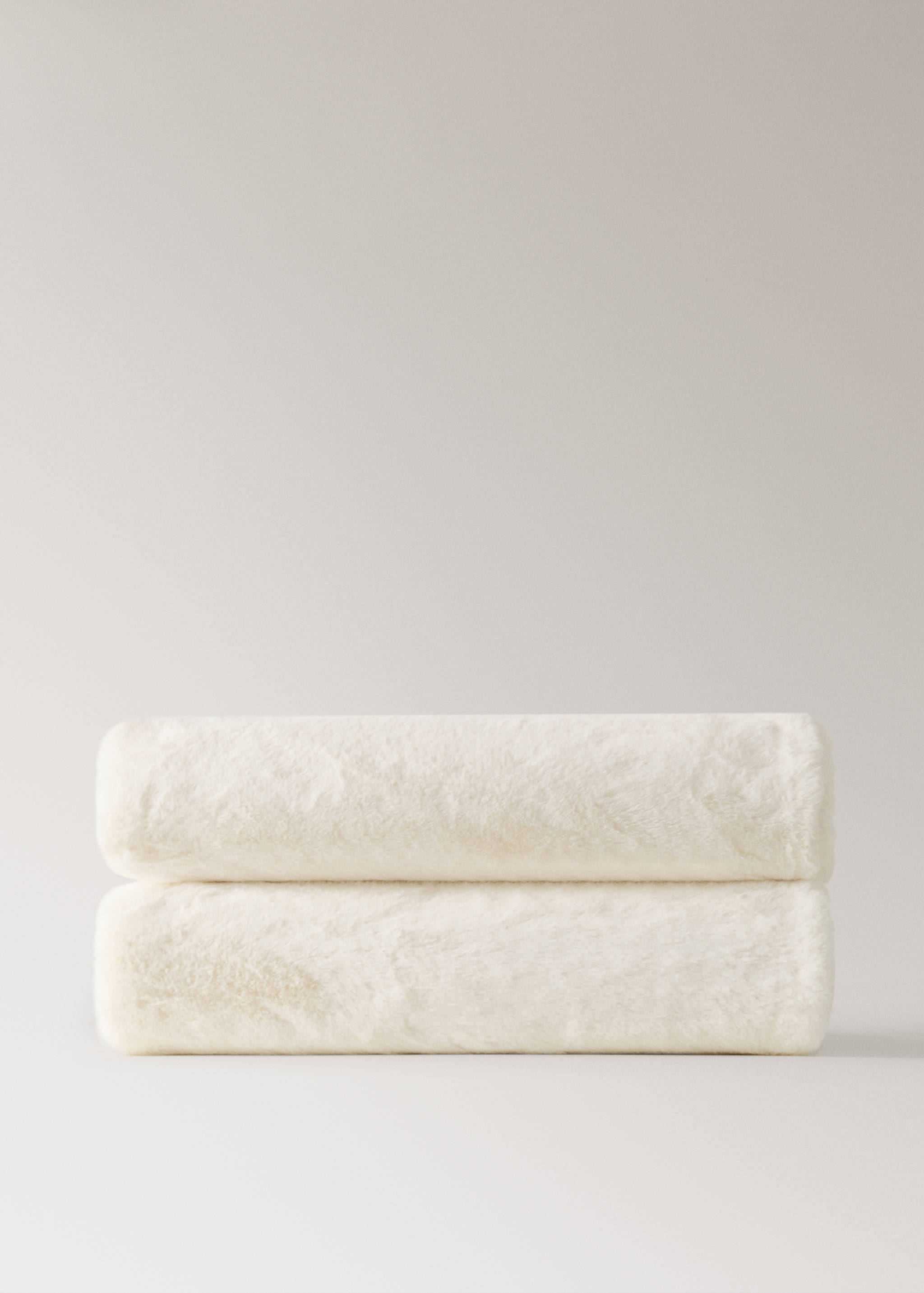 Couverture moyenne effet fourrure double face - Article sans modèle