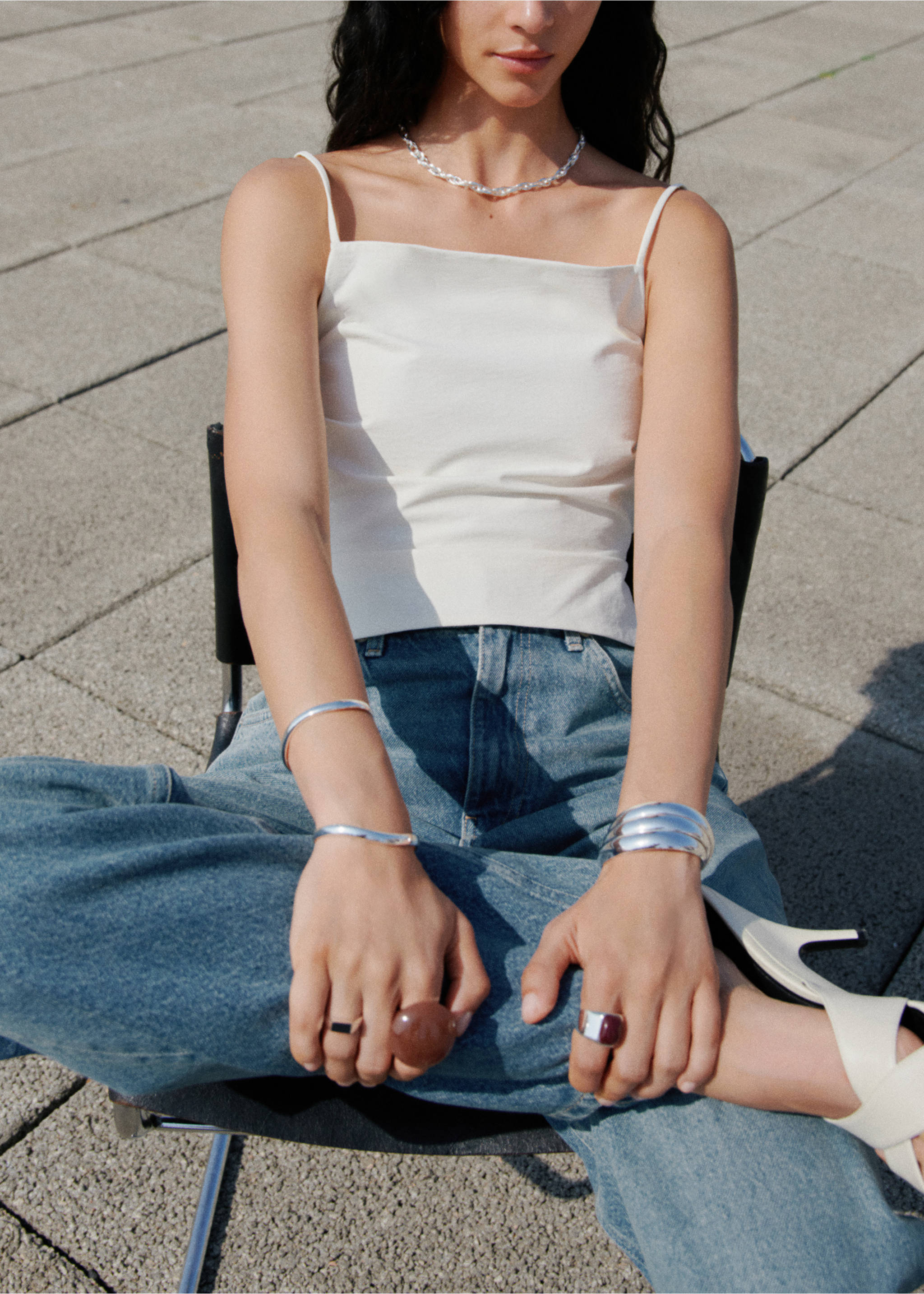 Gerade Jeans mit mittlerem Bund - Detail des Artikels 2, Mittelblau. Ref: 17053320-00.