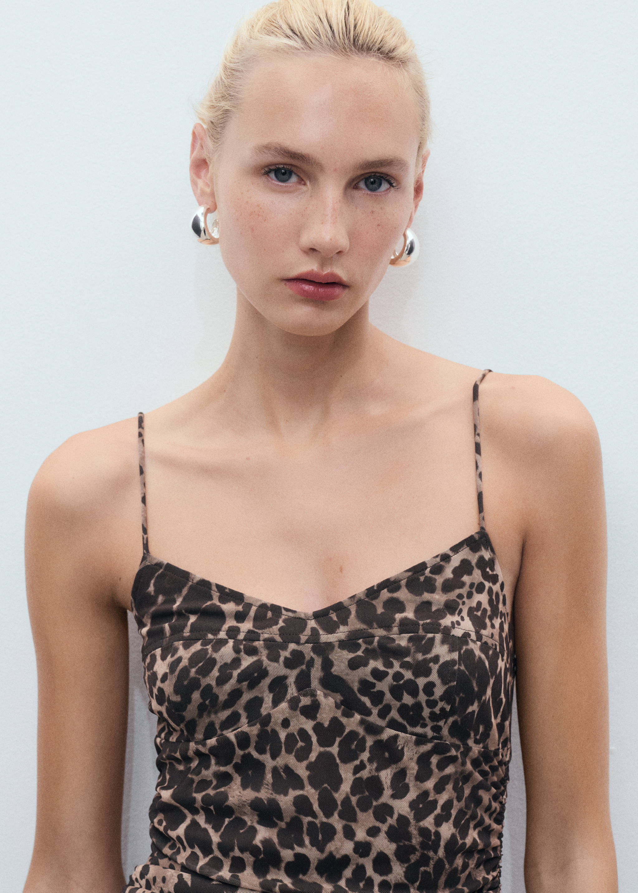 Vestido midi fruncido leopardo - Detalle del artículo 1