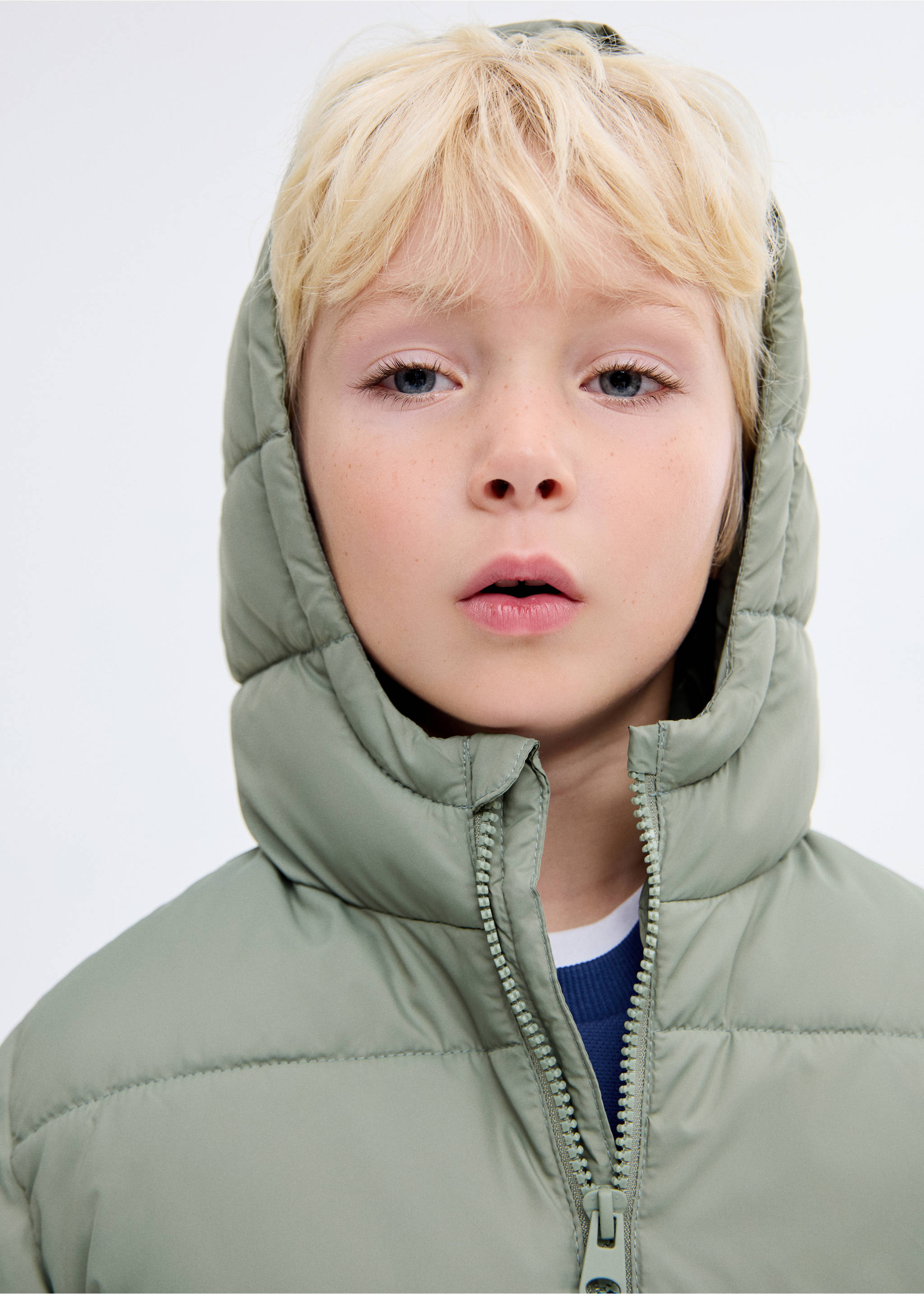Lange gewatteerde anorak met capuchon - Detail van het artikel 1, Pastelgroen. Ref: 17053791-00.