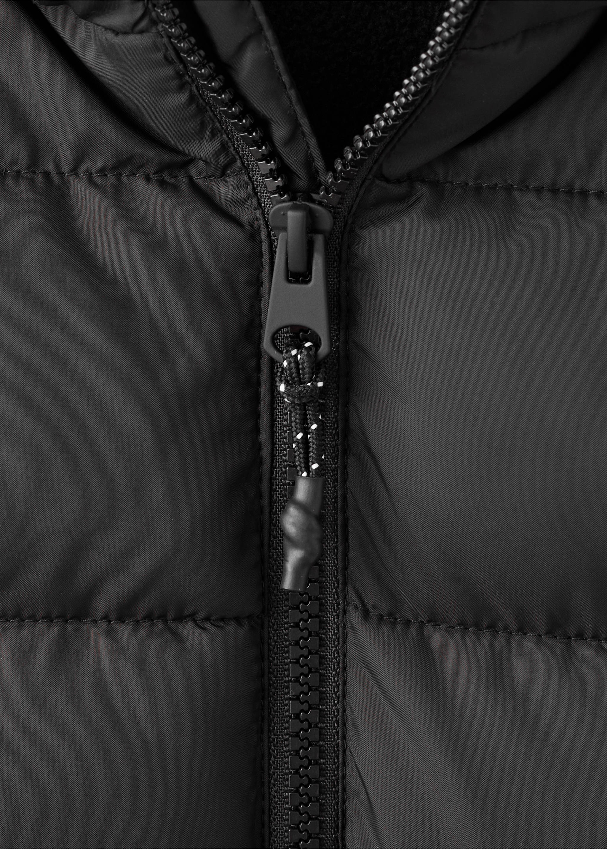 Lange gewatteerde anorak met capuchon - Detail van het artikel 0, Zwart. Ref: 17053791-00.