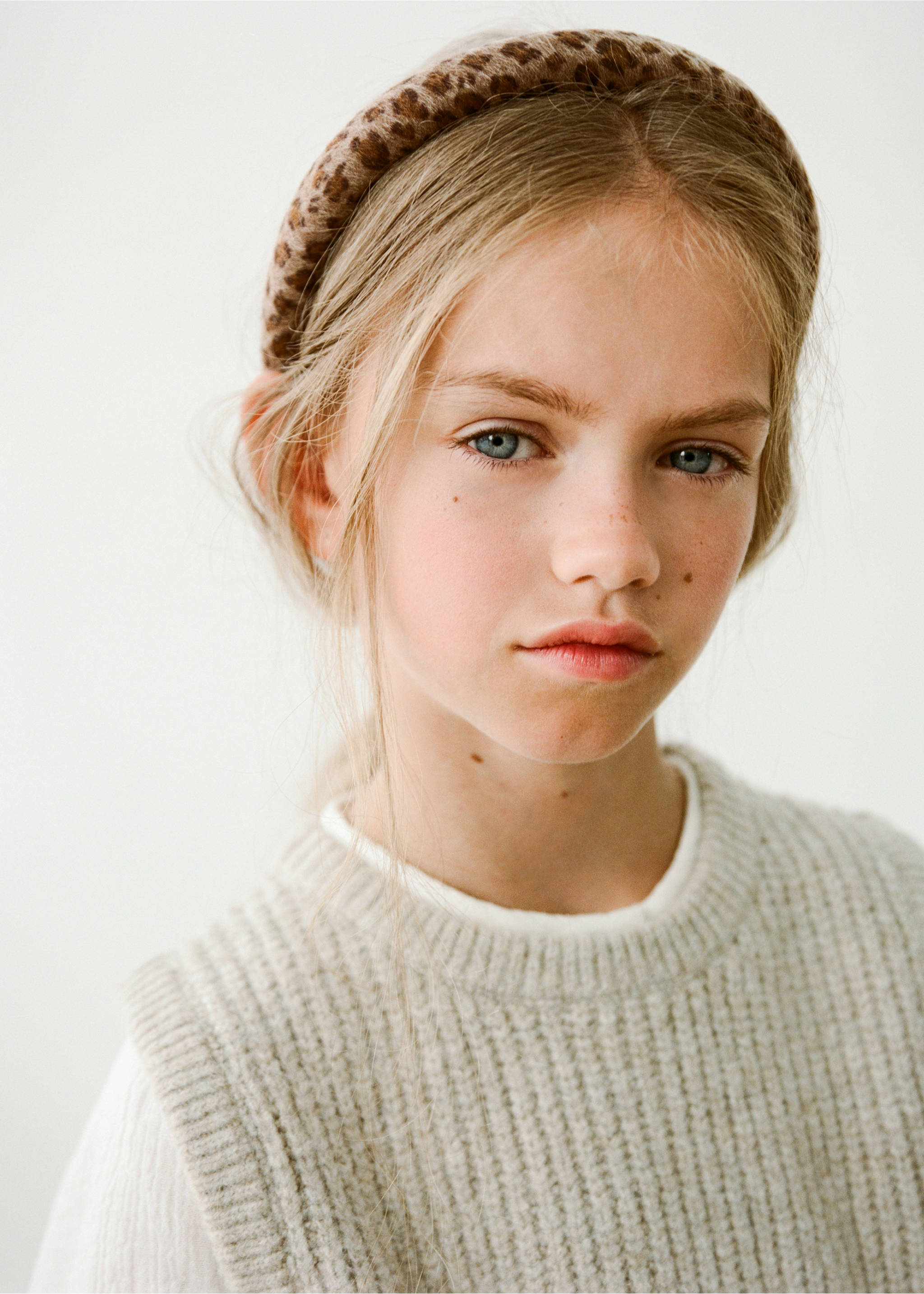 Animal-print textured hairband - Details of the article 5, Medium Brown. Ref: 17053810-00.