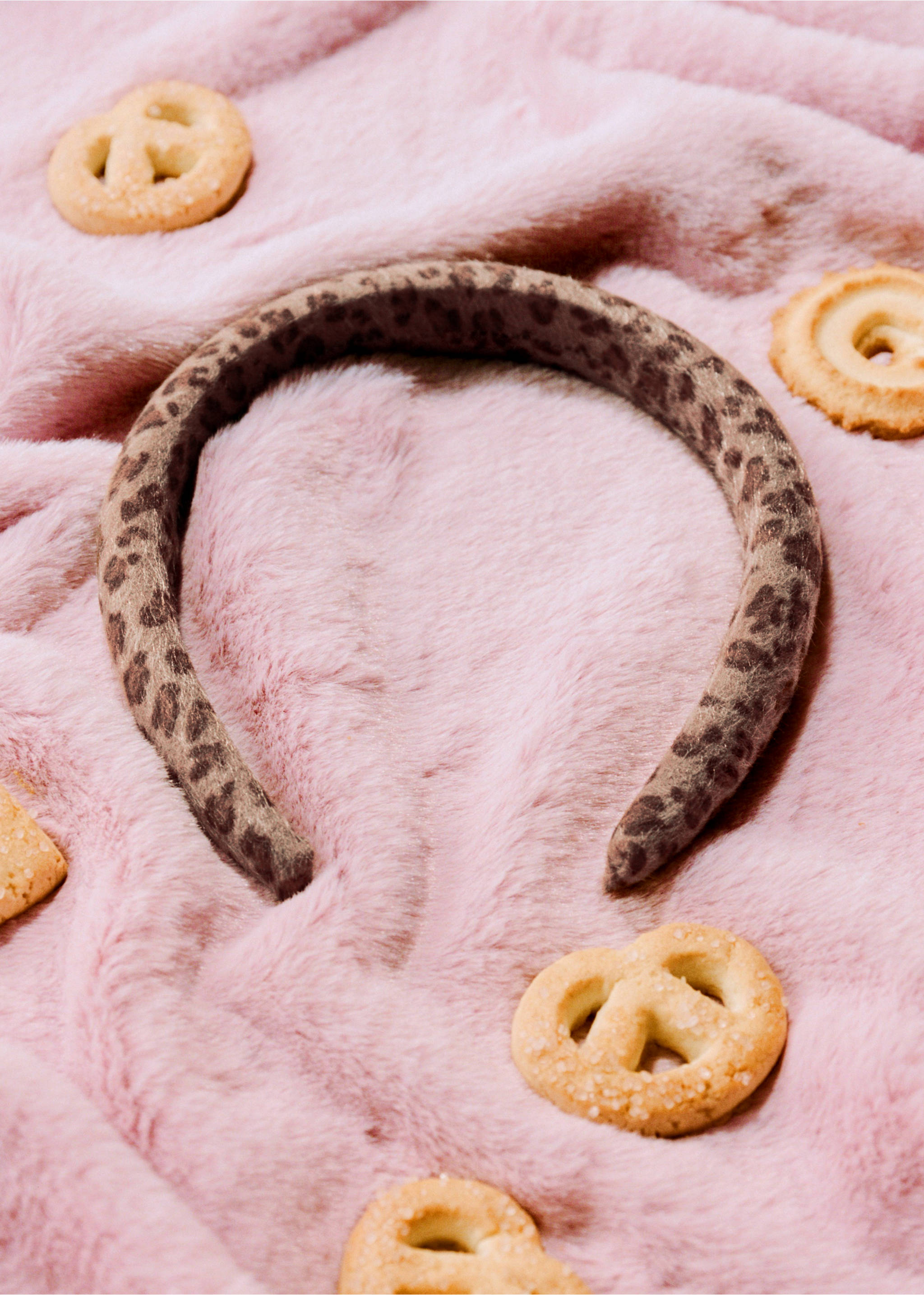 Animal-print textured hairband - Details of the article 6, Medium Brown. Ref: 17053810-00.