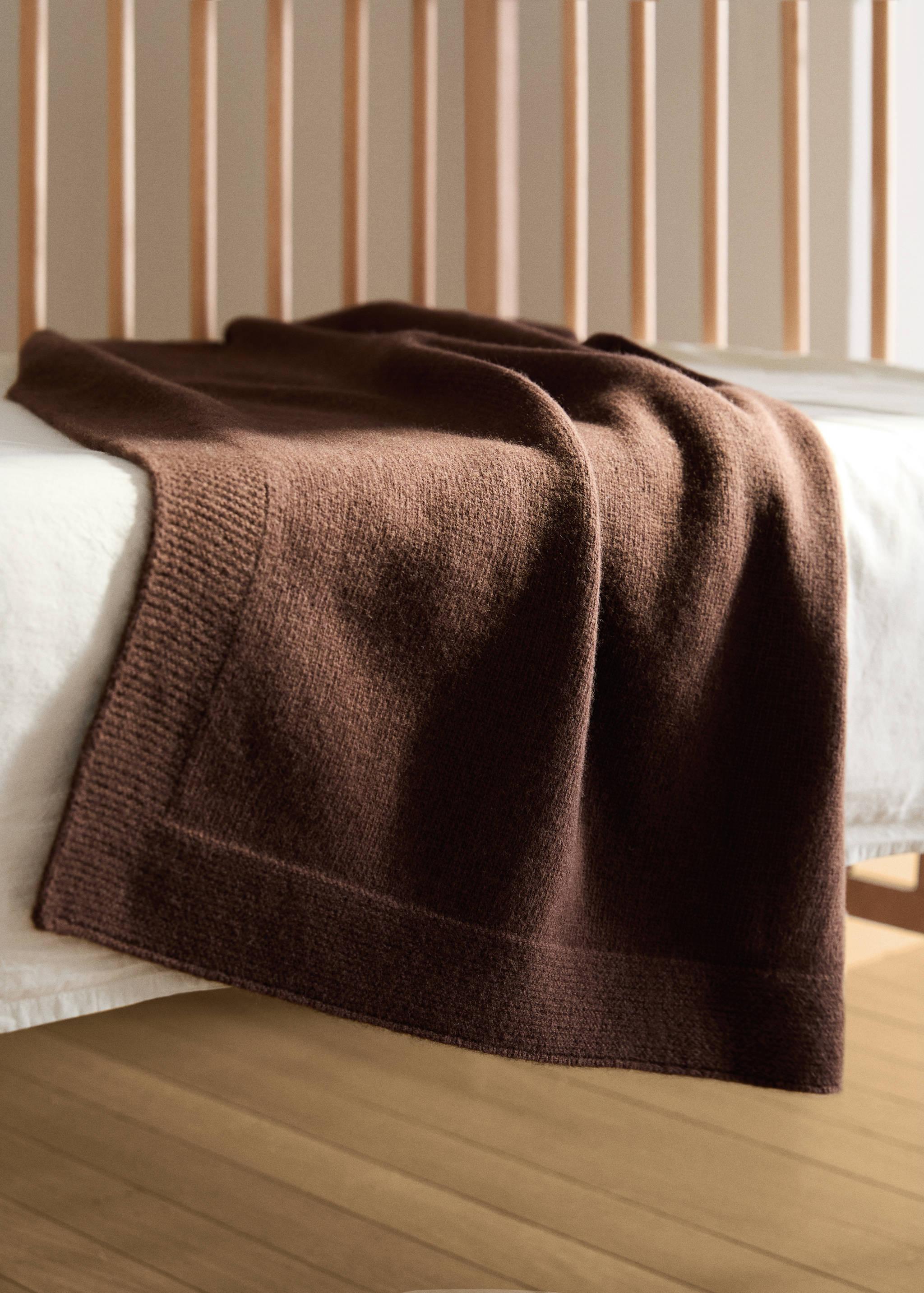Wool openwork striped children’s blanket - General plane