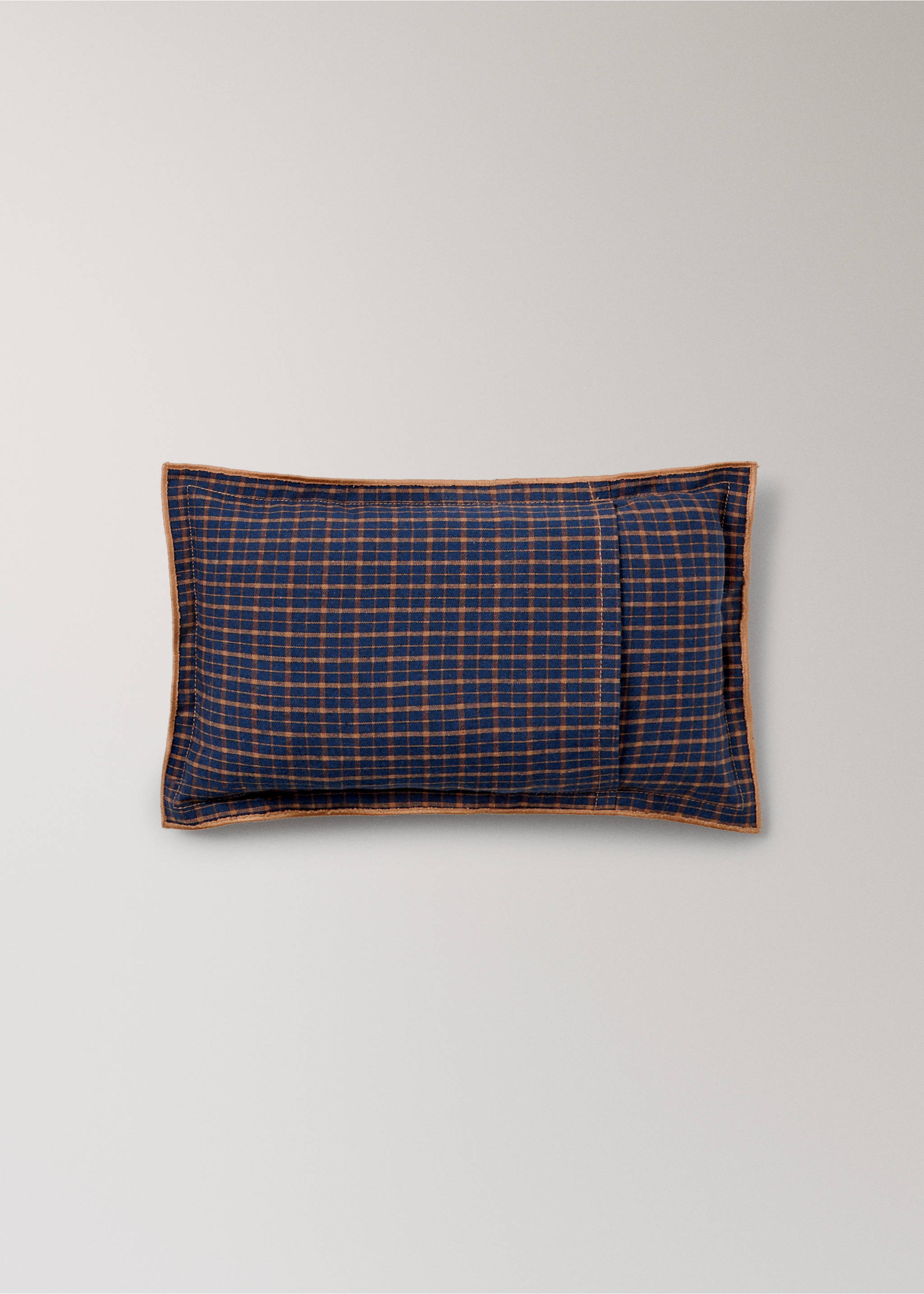 Children's cushion cover with check pattern and overlock stitching 20x30 cm - Details of the article 1, Night Blue. Ref: 17053824-00.