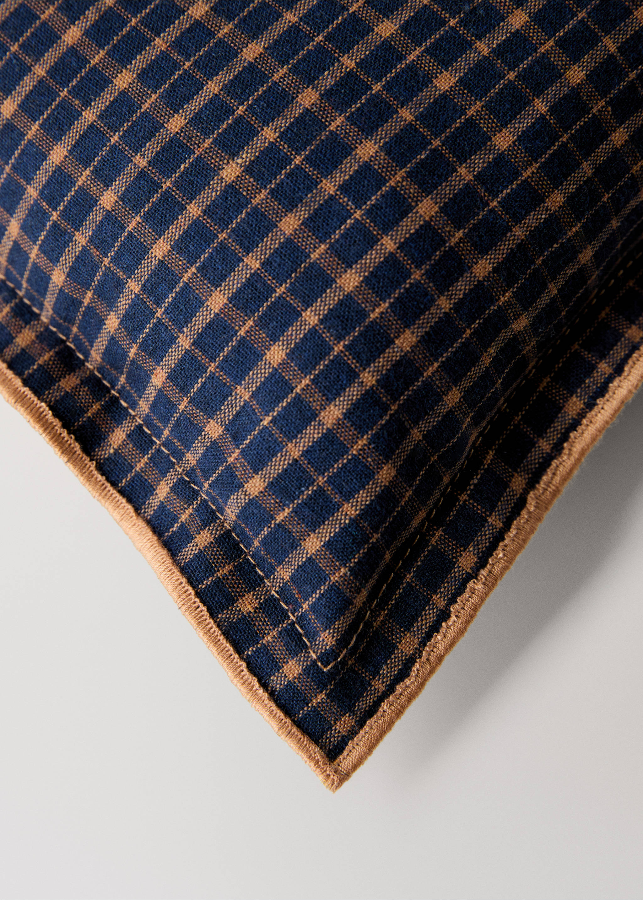Children's cushion cover with check pattern and overlock stitching 20x30 cm - Details of the article 3, Night Blue. Ref: 17053824-00.