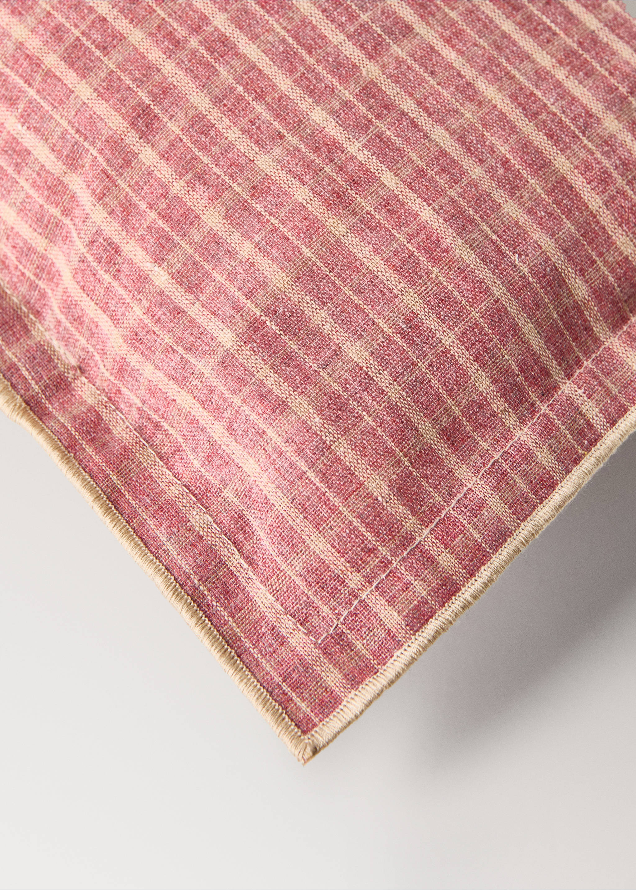 Children's cushion cover with check pattern and overlock stitching 20x30 cm - Details of the article 3, Medium Pink. Ref: 17053824-00.