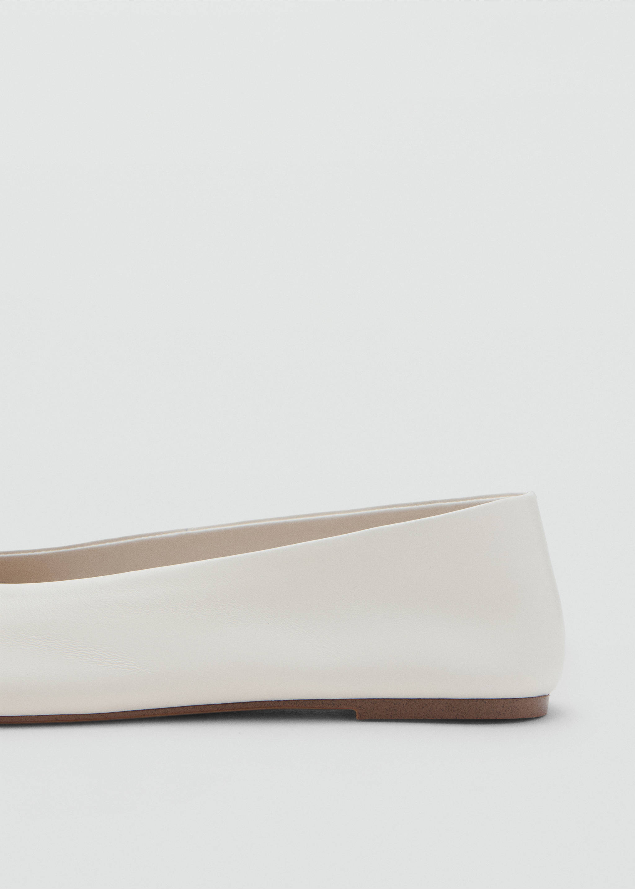 Leather ballet flats - Details of the article 1, Ecru. Ref: 17053828-00.