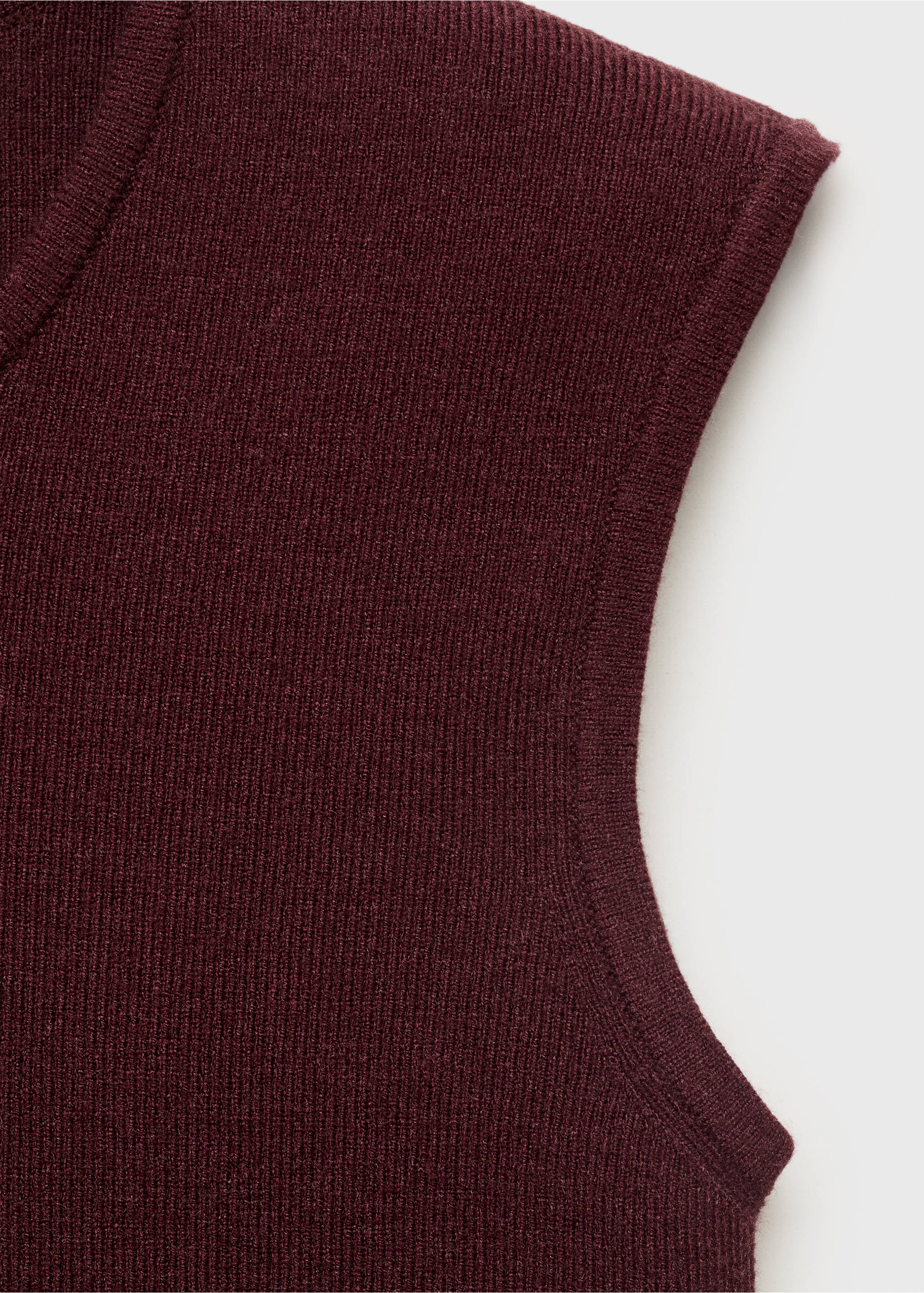 Asymmetrical t-shirt with cut-out - Details of the article 0, Maroon. Ref: 17054074-00.