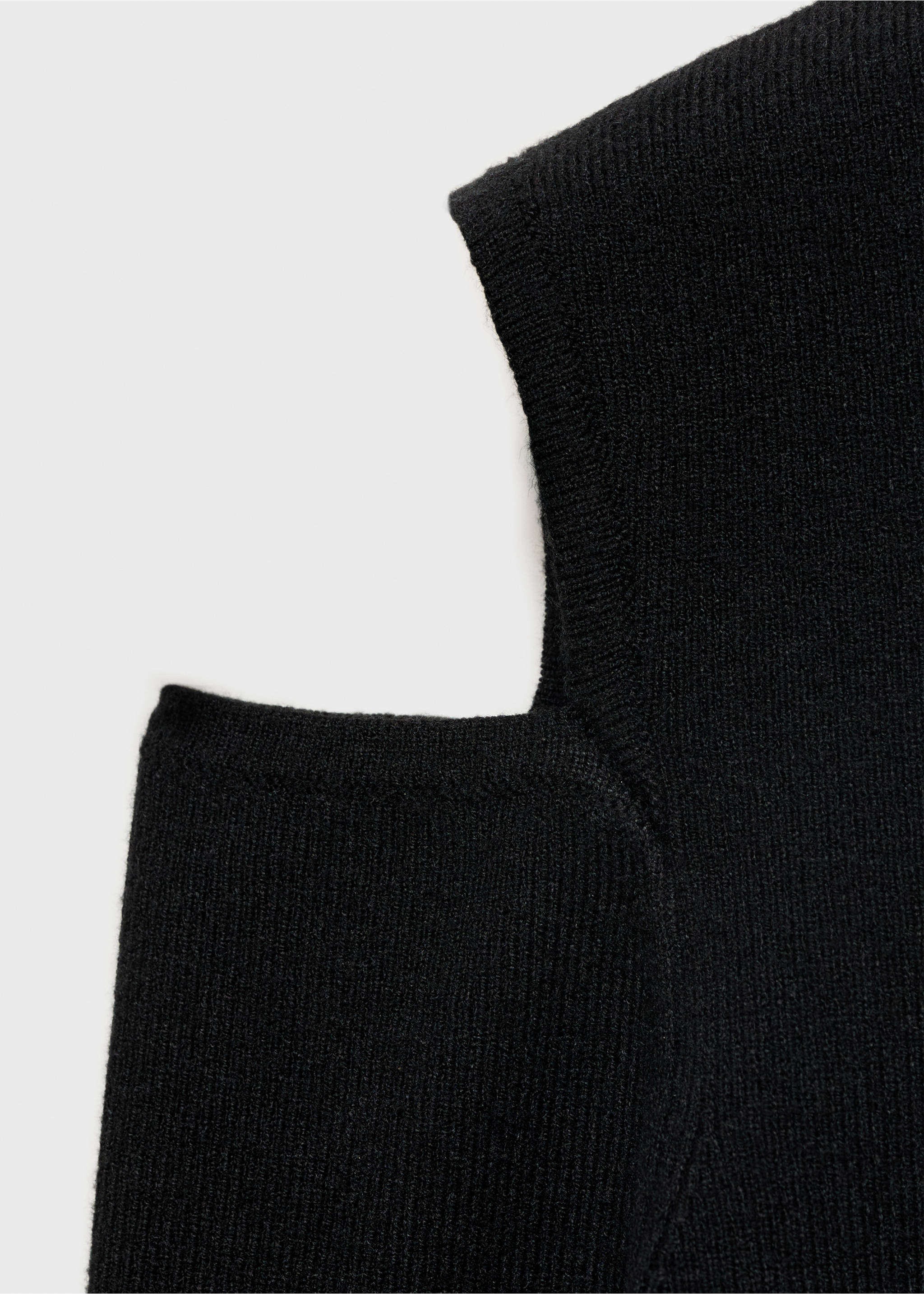 Asymmetrical t-shirt with cut-out - Details of the article 8, Black. Ref: 17054074-00.