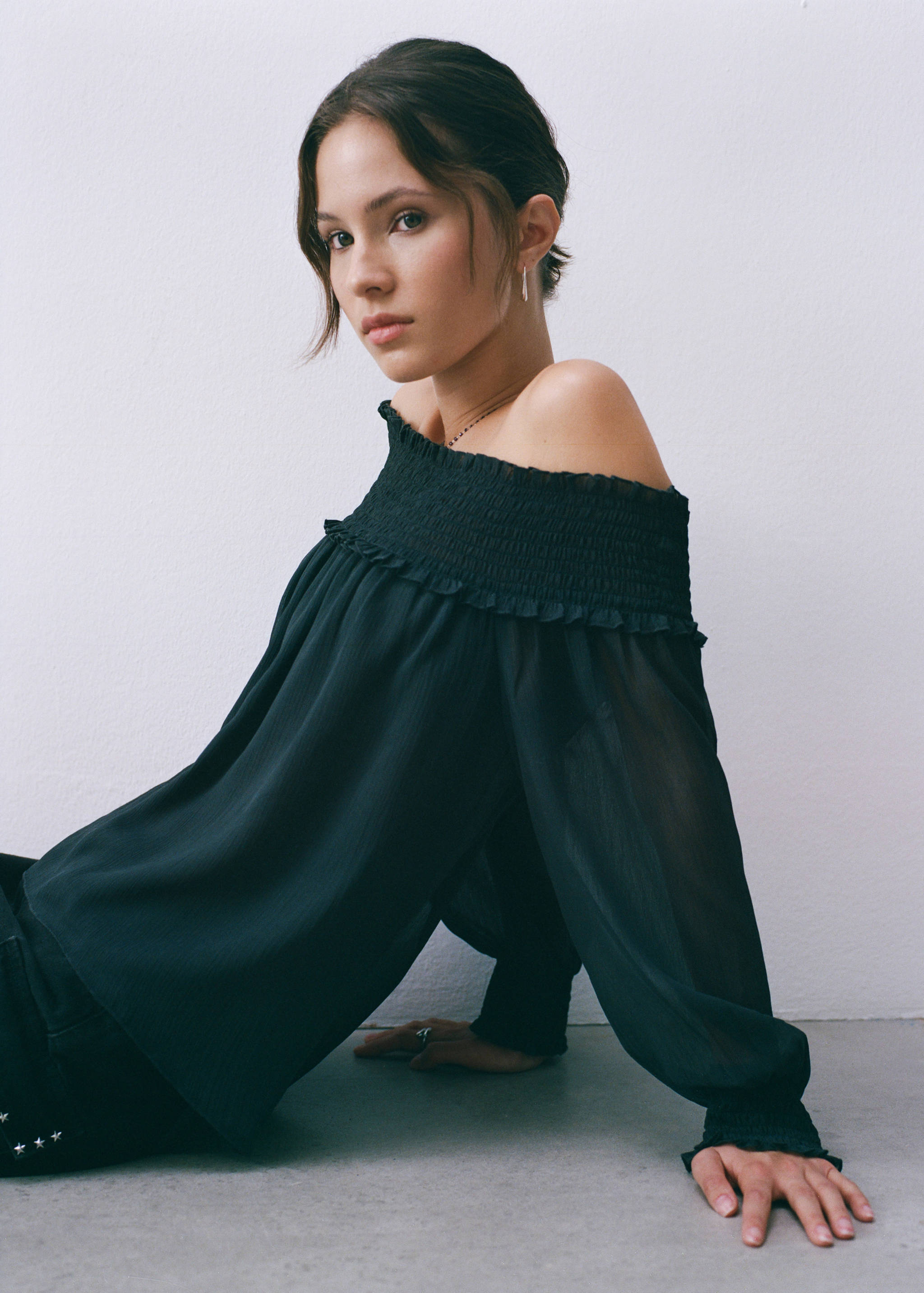 Strapless blouse with ruffled panel - Details of the article 5