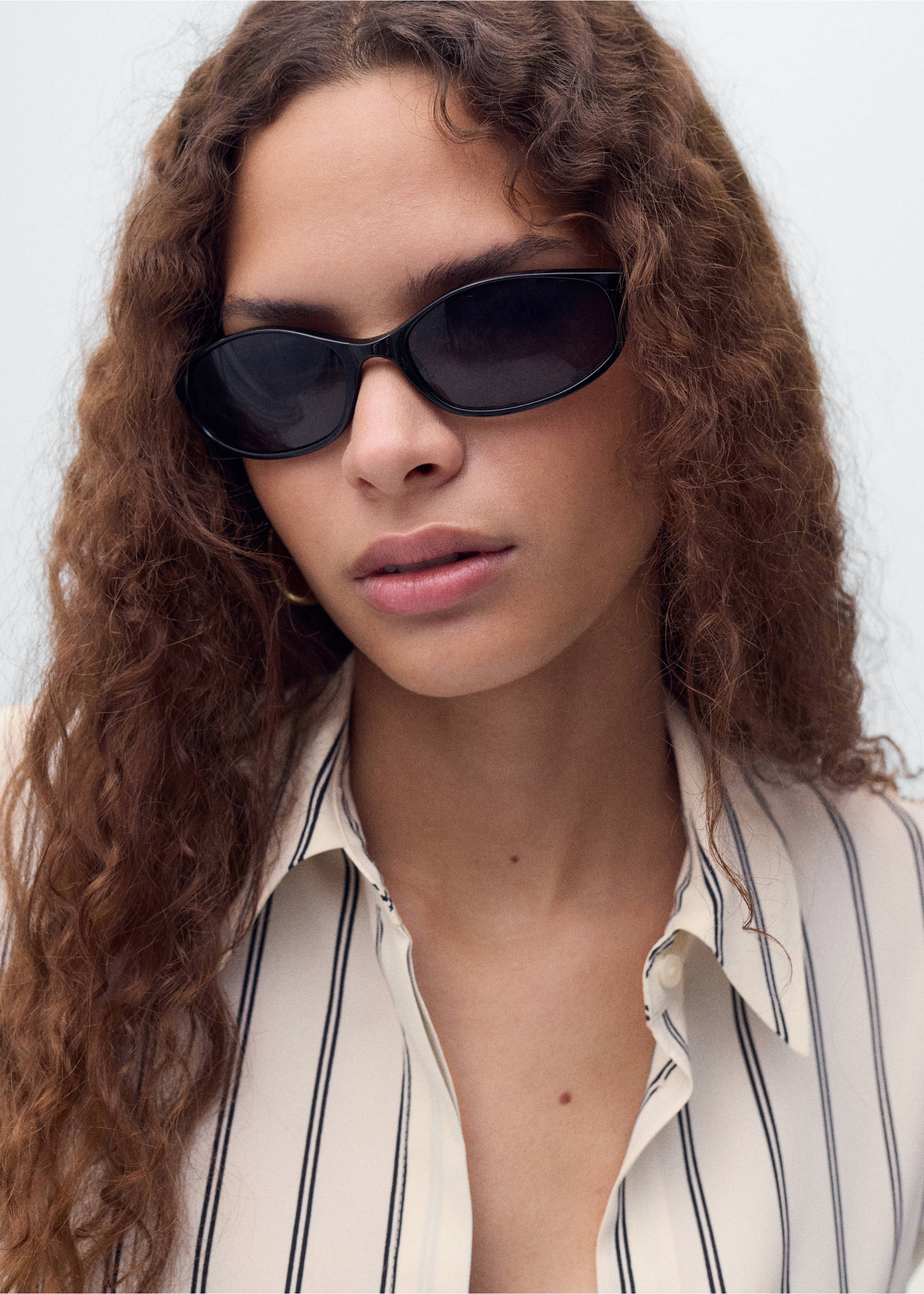 Fluid long-sleeved blouse - Details of the article 1, Ecru. Ref: 17054079-00.