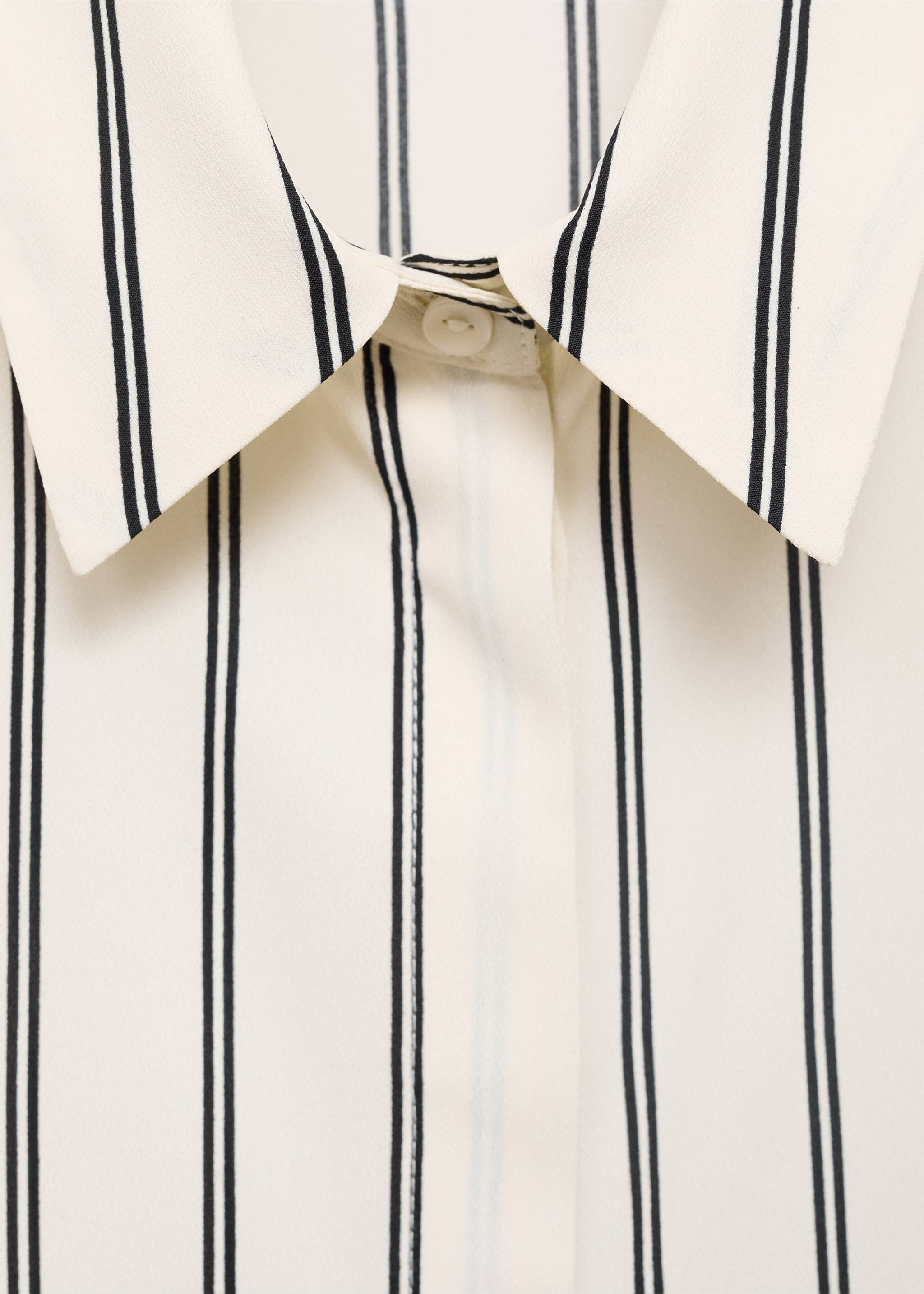 Fluid long-sleeved blouse - Details of the article 8, Ecru. Ref: 17054079-00.