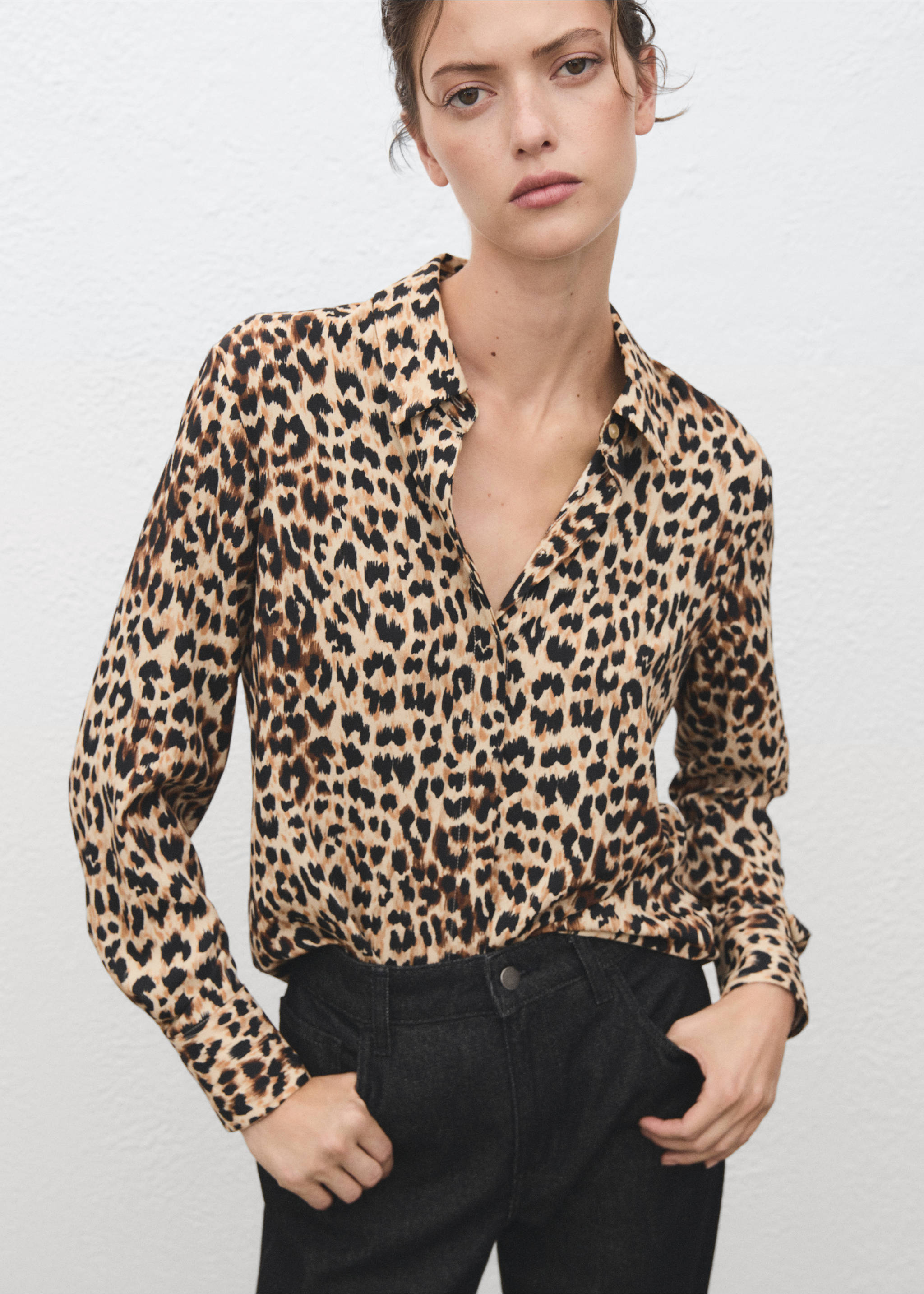 Fluid long-sleeved blouse - Details of the article 1, Brown. Ref: 17054079-00.