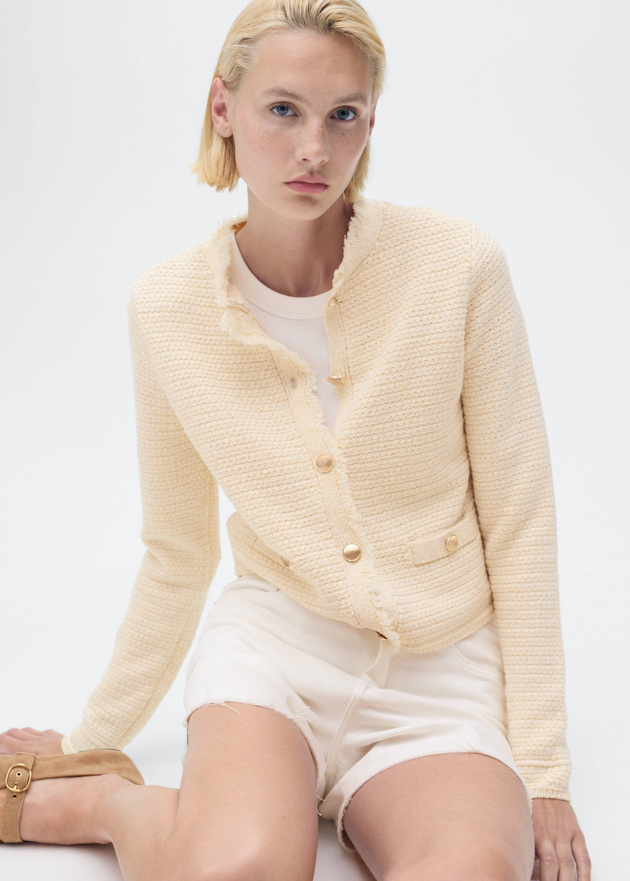Knitted cardigan with frayed ends - Details of the article 2