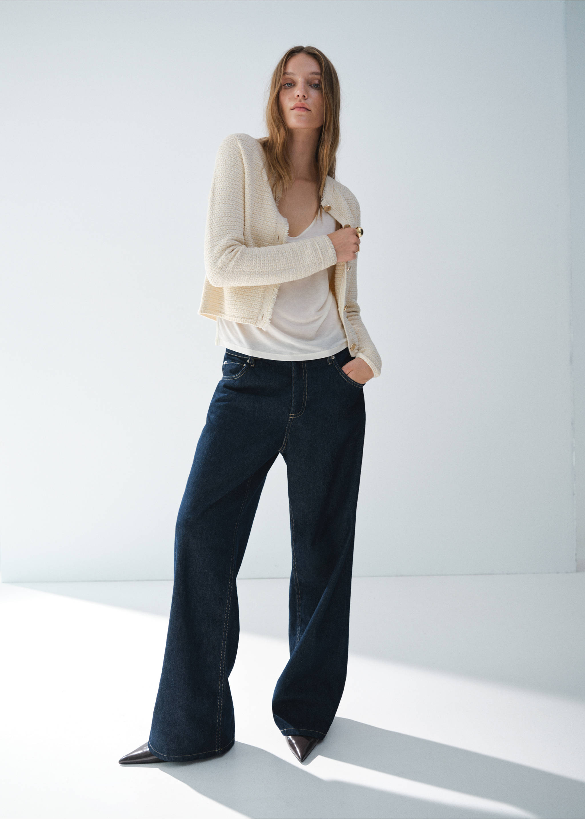 Knitted cardigan with frayed ends - Details of the article 7, Ecru. Ref: 17054083-00.