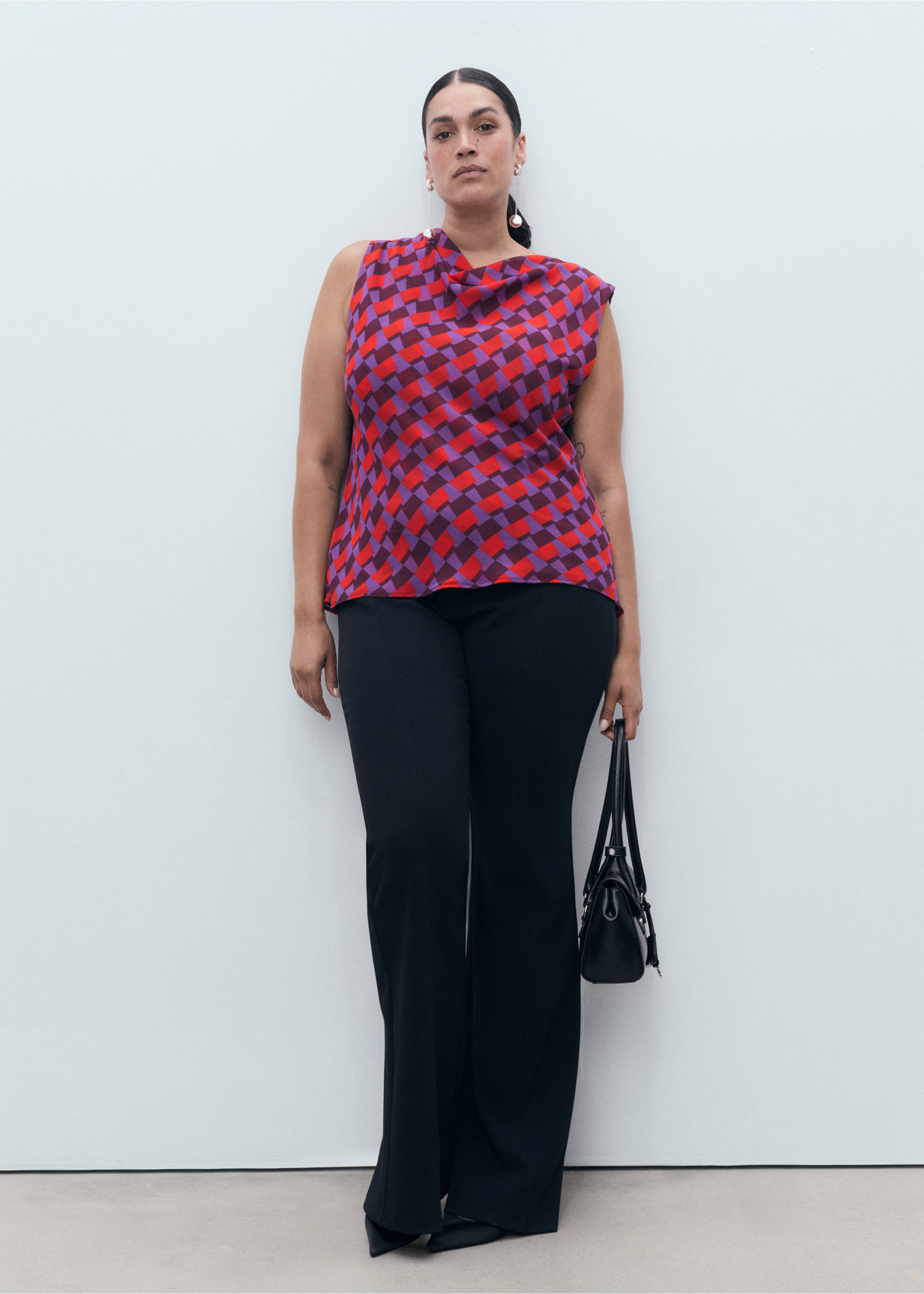 Printed blouse with draped collar - Details of the article 3, Violet. Ref: 17054085-00.