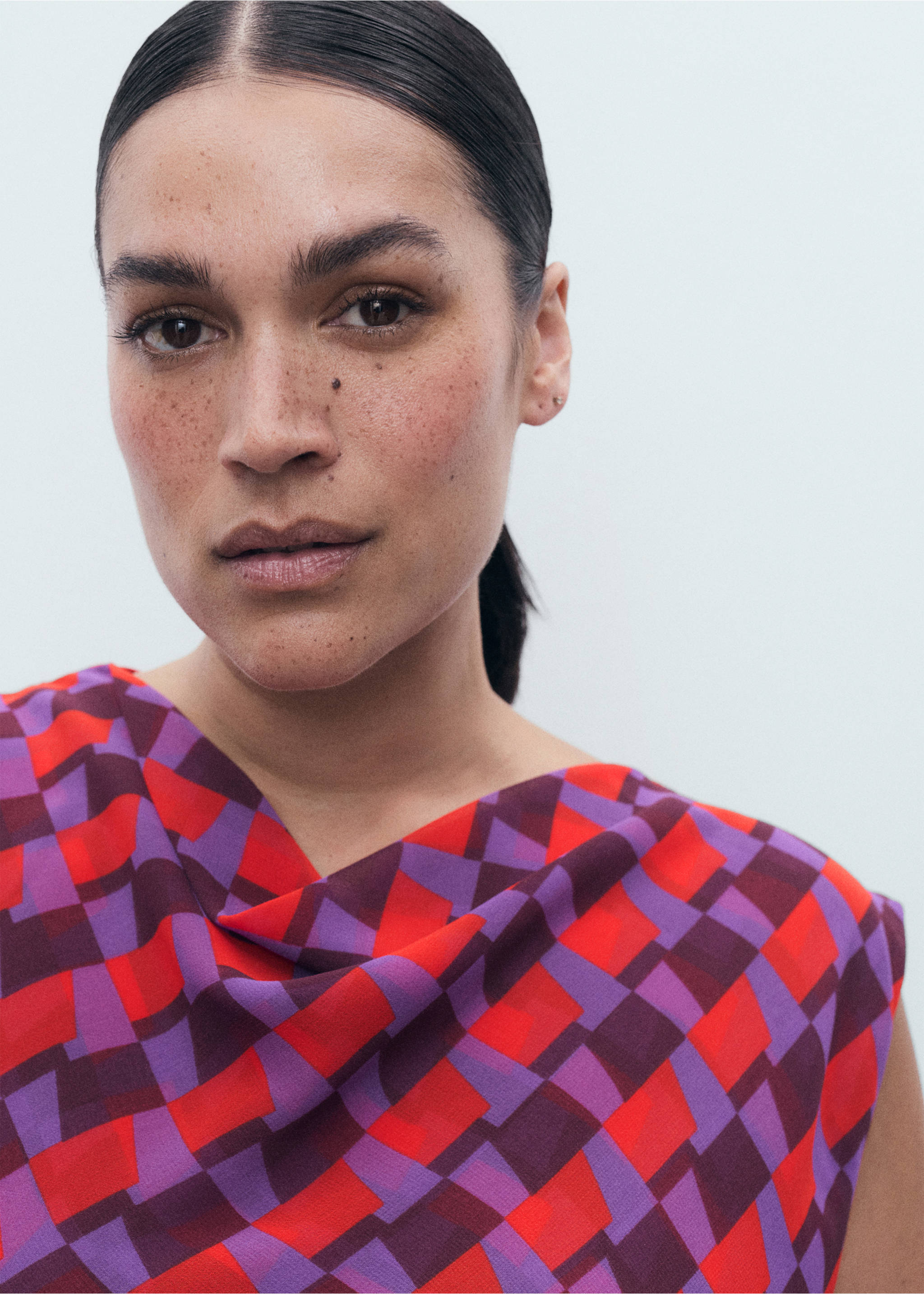 Printed blouse with draped collar - Details of the article 4, Violet. Ref: 17054085-00.