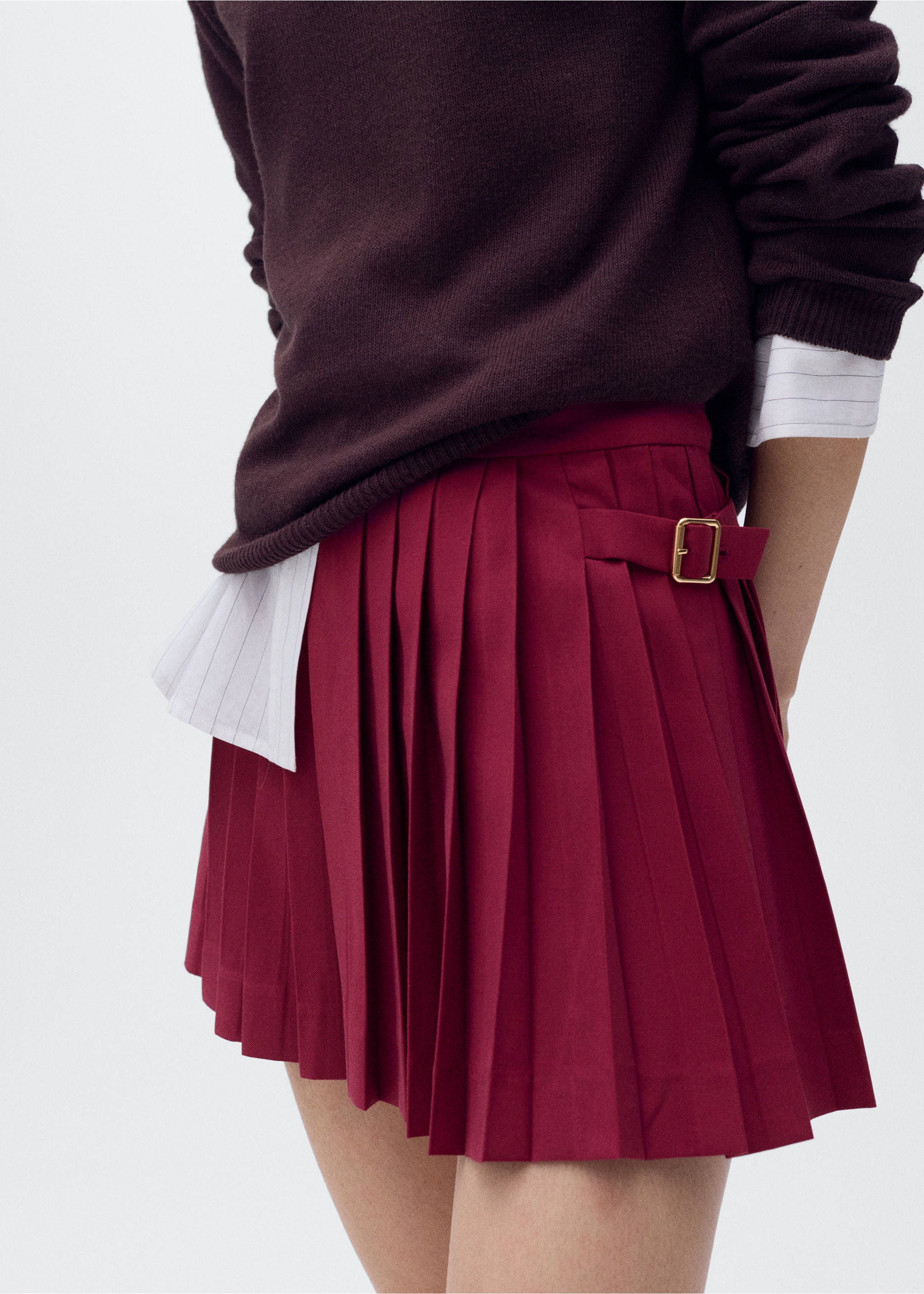 Pleated skirt with buckles - Medium plane, Maroon. Ref: 17054090-00.