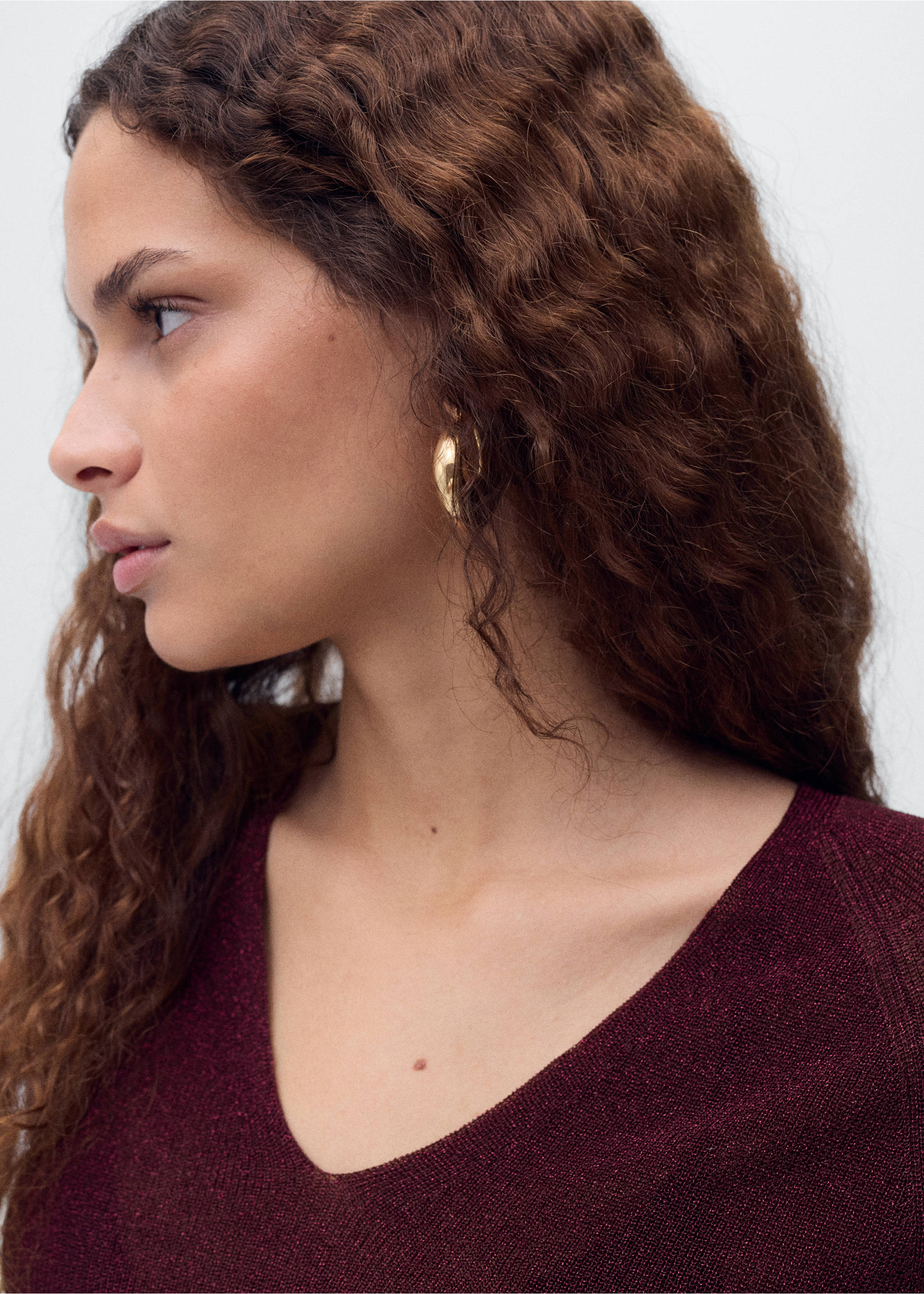 V-neck lurex sweater - Details of the article 1, Wine. Ref: 17054091-00.