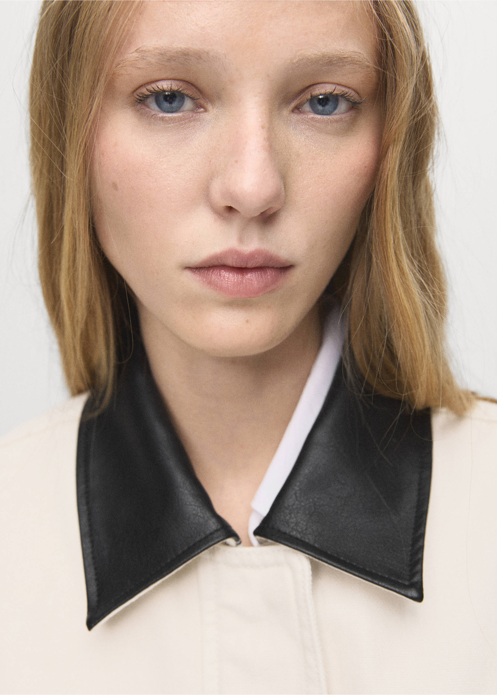 Denim parka with contrasting collar - Details of the article 1, Ecru. Ref: 17054092-00.
