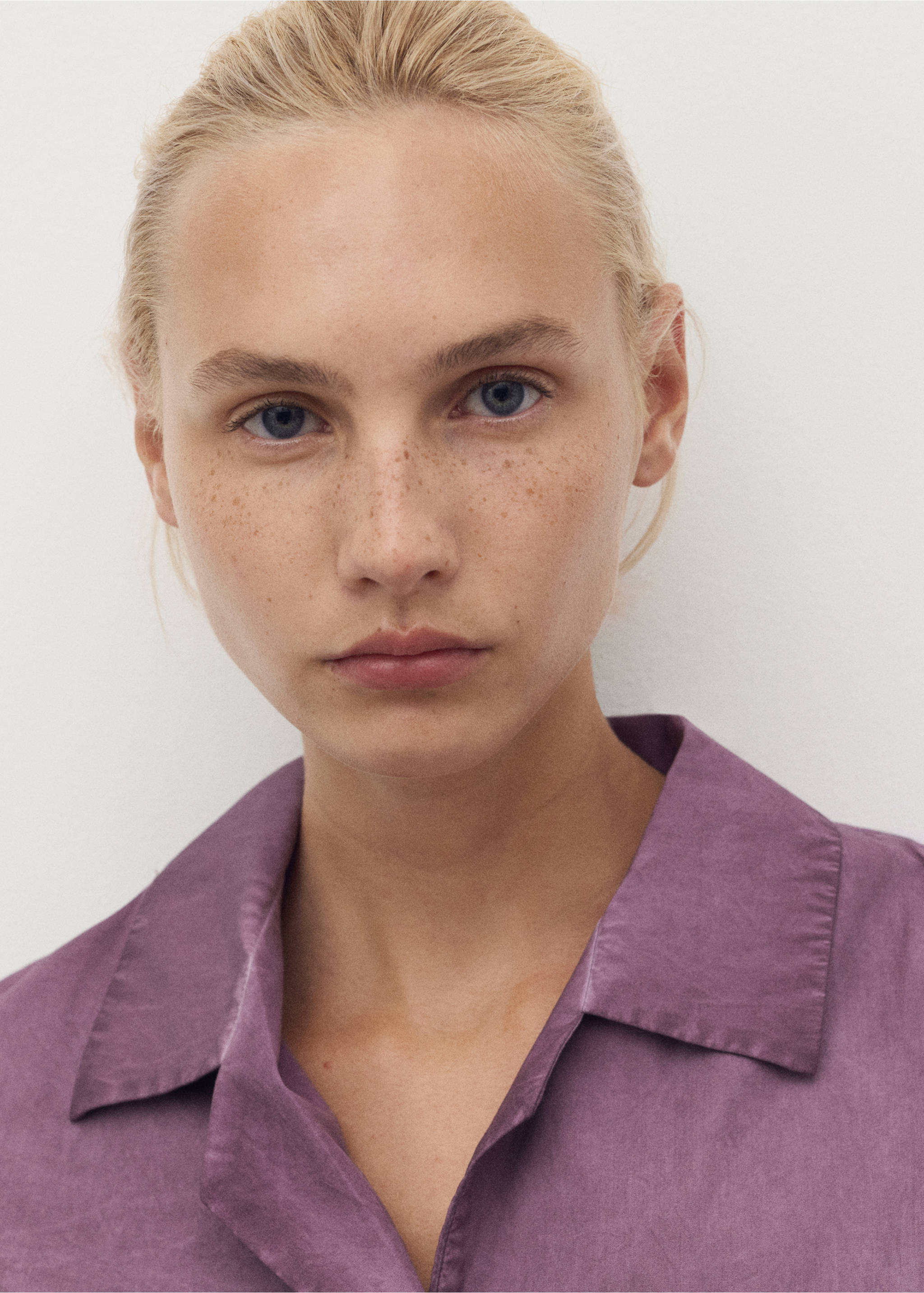 Garment-dyed cotton shirt - Details of the article 1, Plum. Ref: 17054109-00.