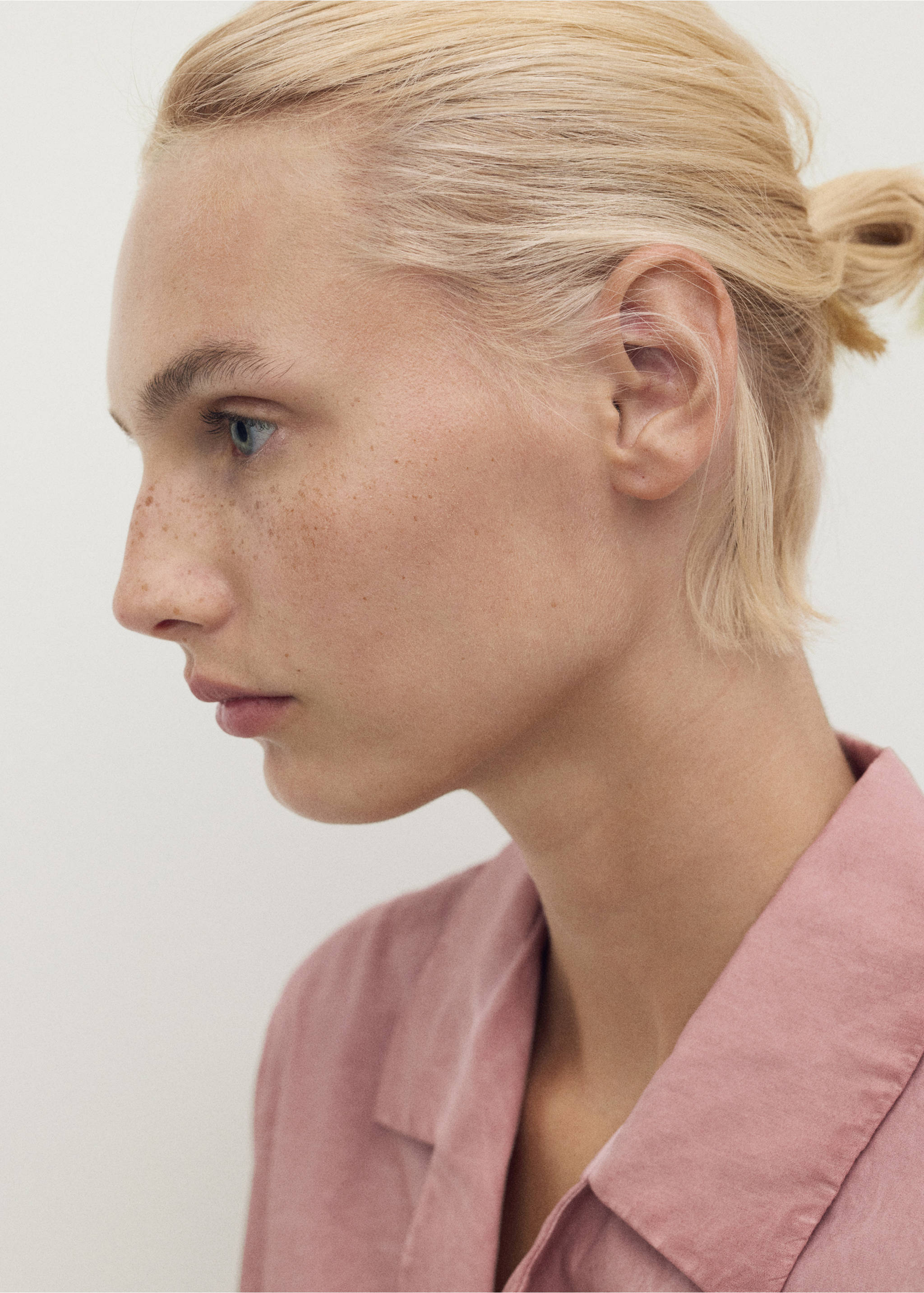 Garment-dyed cotton shirt - Details of the article 1, Medium Pink. Ref: 17054109-00.