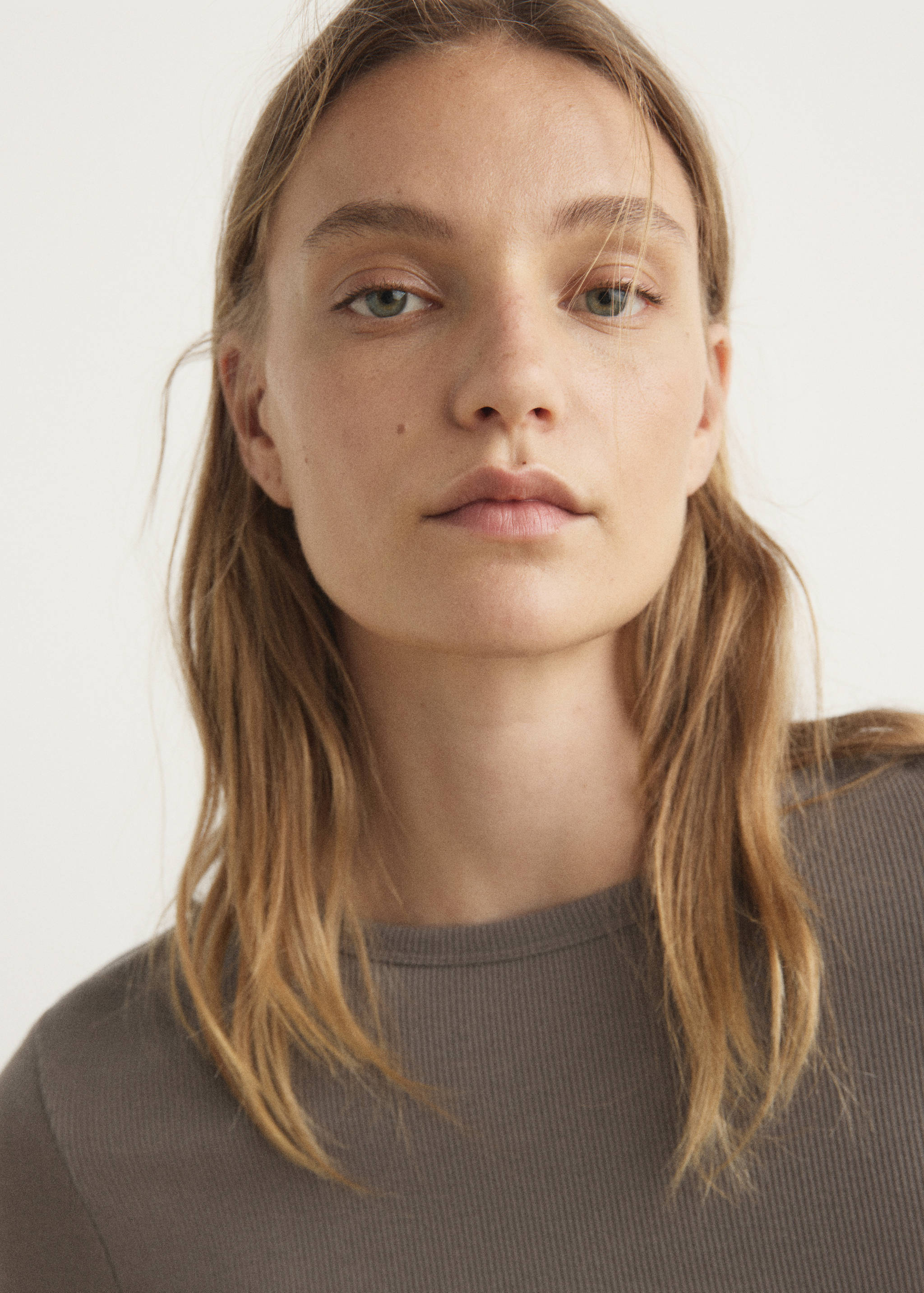 Geribd gebreid T-shirt met ronde hals - Detail van het artikel 1